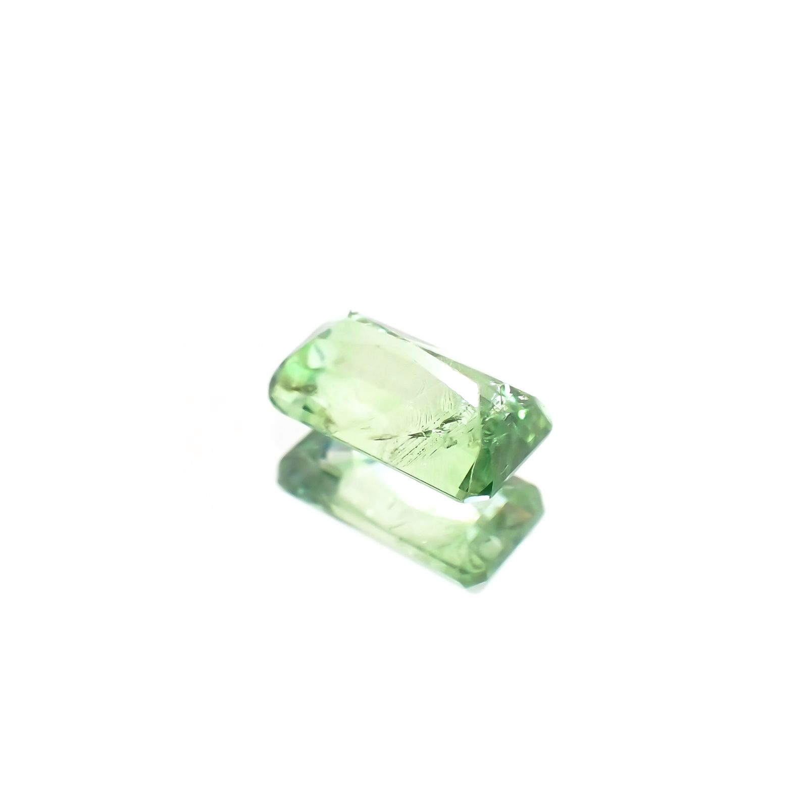 バイカラーツァボライト(宝石名グリーン グロッシュラー・ガーネット) タンザニア産 1.23ct 識別済[210711911]7.8×4.3mm前後