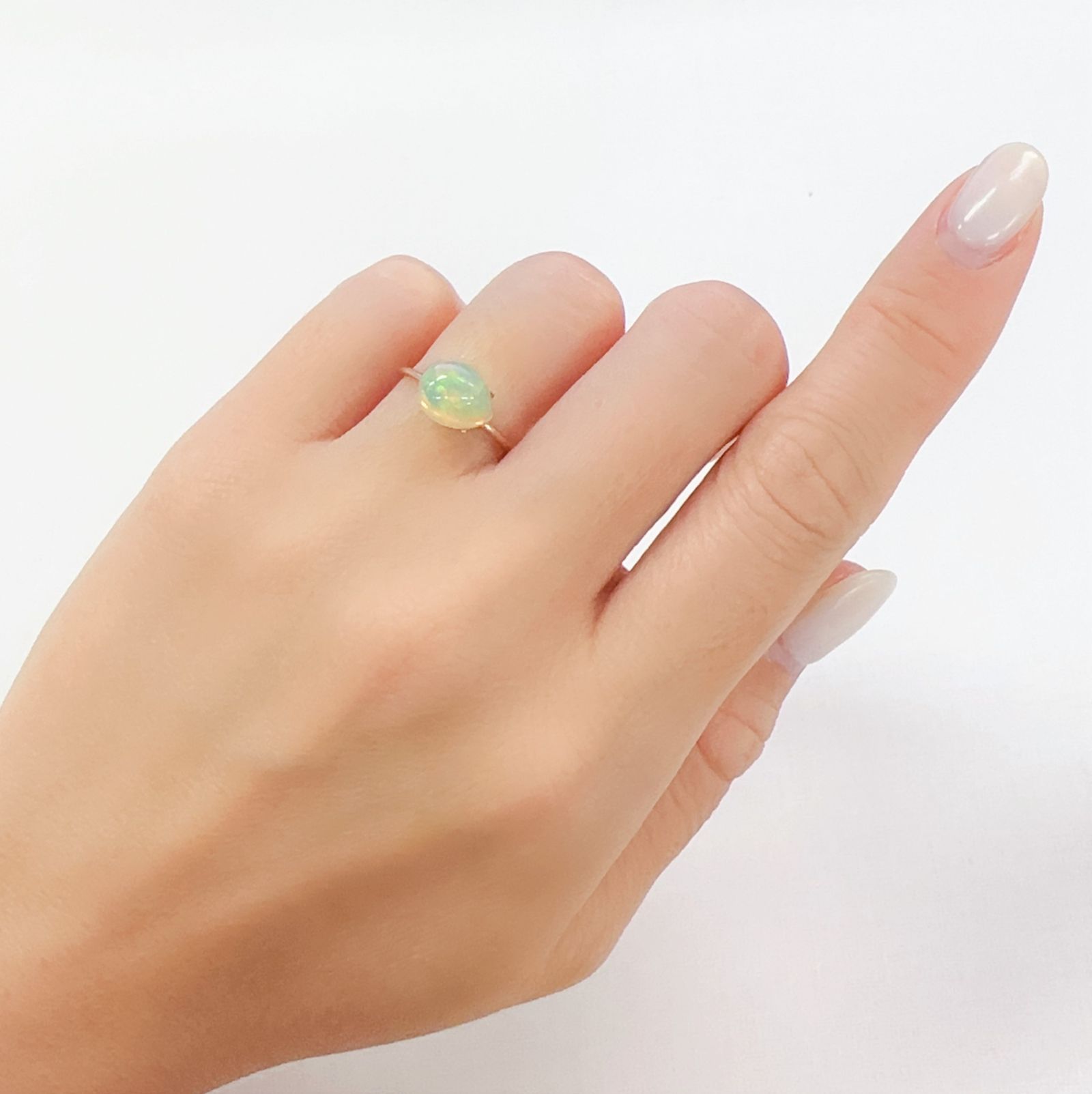 エチオピアオパール(宝石名オパール)エチオピア産 1.582ct ソ付(彩珠)[230722910]8.7x6.9mm前後