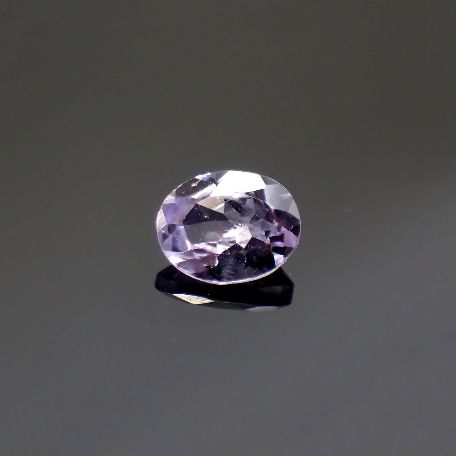 ラベンダーゾイサイト(宝石名ゾイサイト)タンザニア産 識別済 0.36ct / 5x4mm前後 [220115060]