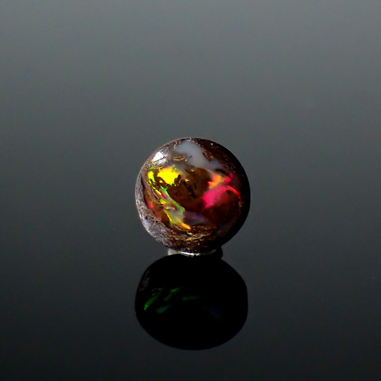 ウッドオパール オーストラリア産 0.94ct / 7.6x7.6mm前後 [251031194]