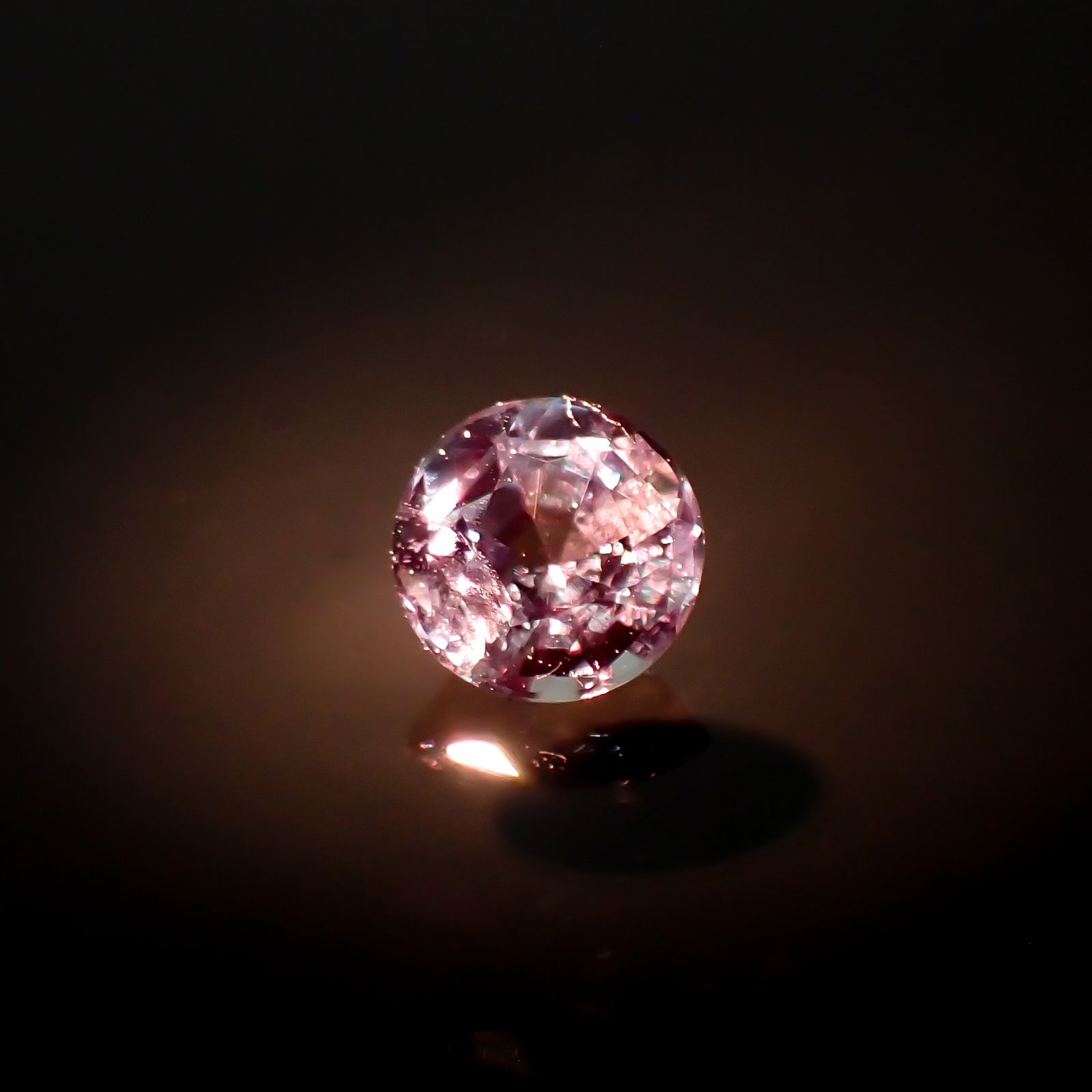 アレキサンドライト(宝石名アレキサンドライト)ブラジル産/EmeraldMains社製 0.141ct ソ付(彩珠)[231224615]3.2x3.2mm前後