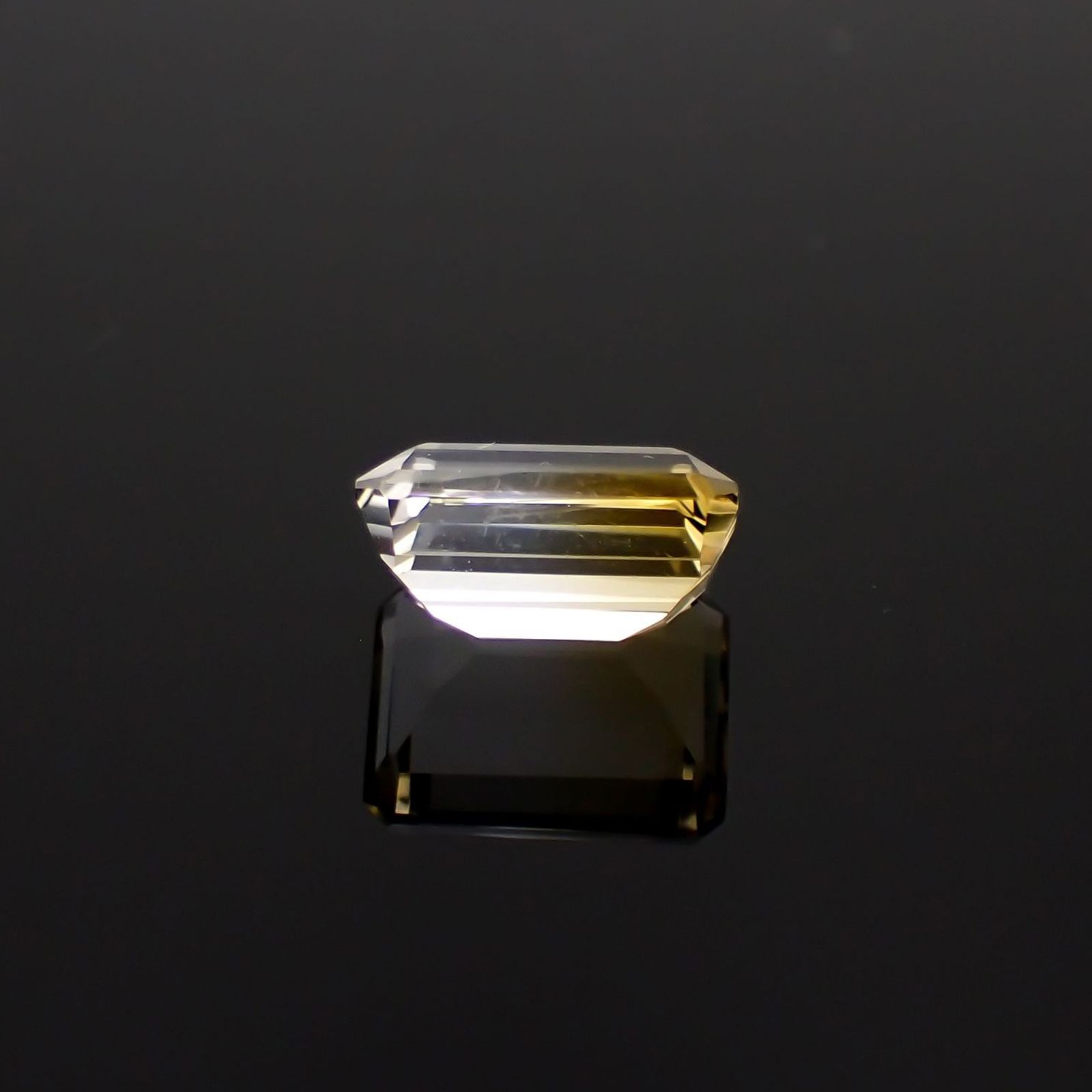 バイカラーシトリン ブラジル・ミナスジェライス州産 7.35ct / 13.4x10.1mm前後 [251026464]