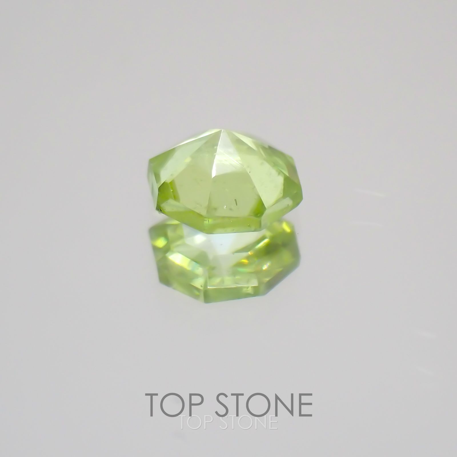 ◇オクタゴンカット◇スフェーン(宝石名スフェーン) マダガスカル産 0.28ct 識別済[21019424]3.9×4mm前後