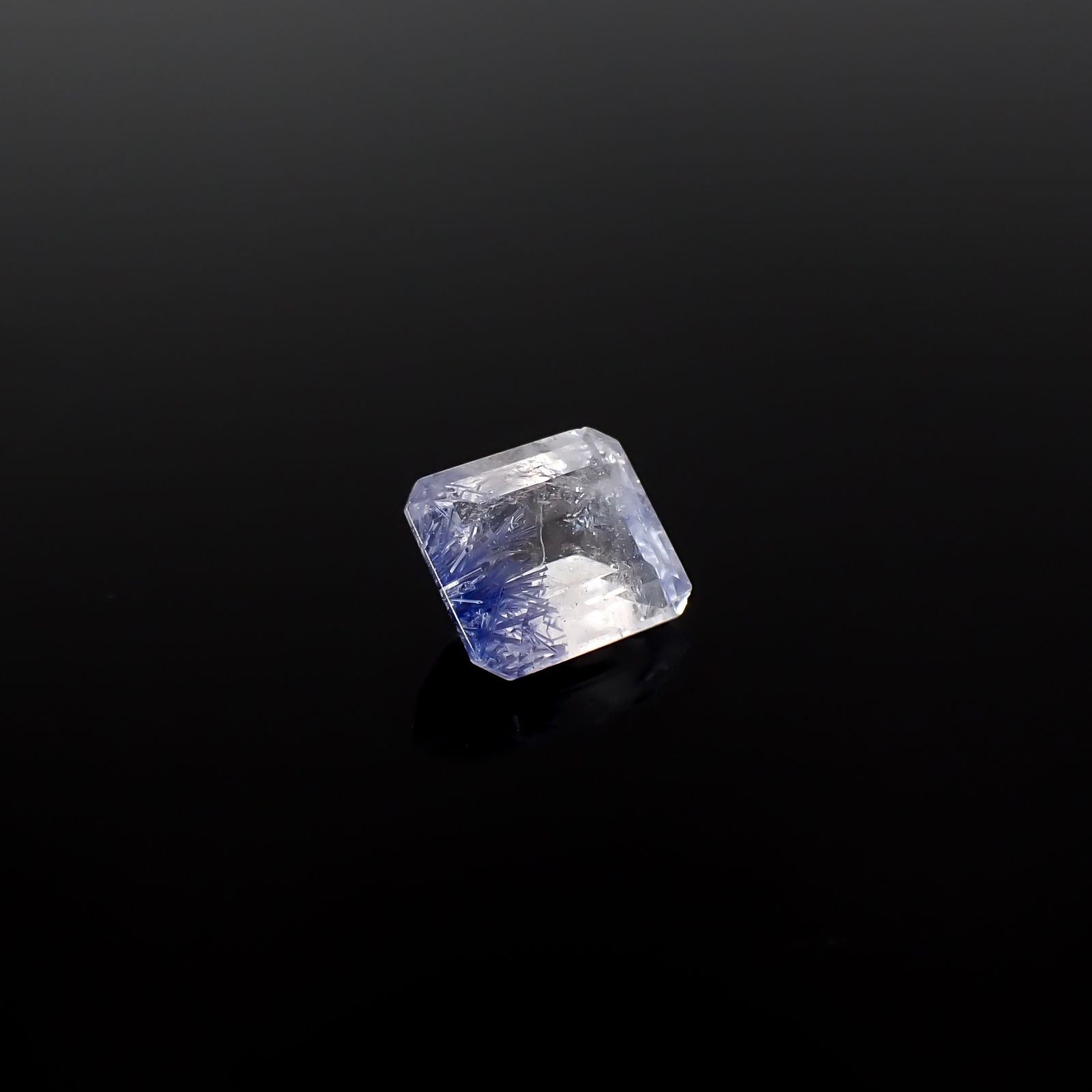 デュモルチェライトインクォーツ ブラジル産 1.23ct / 6.9x6mm前後 [260331853]