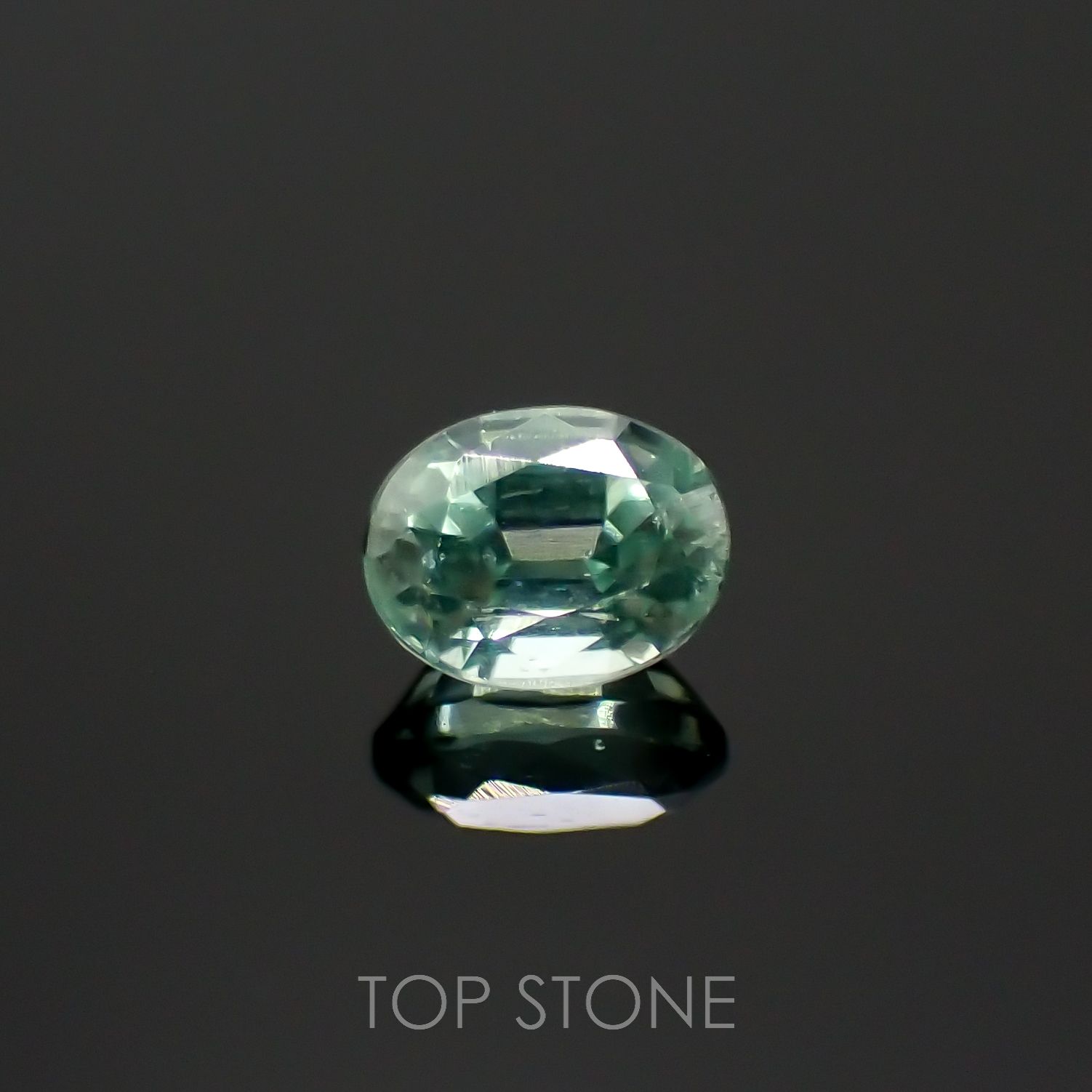 グリーンカイヤナイト(宝石名カイヤナイト)タンザニア産 0.27ct 識別済[220616674]4x3.1mm前後