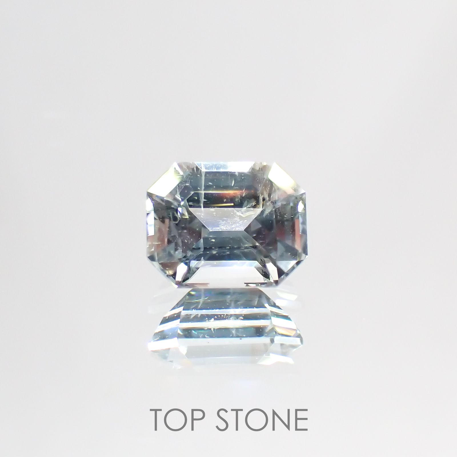 ジェレメジェバイト(宝石名エレメージェバイト) ナミビア産 0.685ct ソ付(彩珠)[20095019]5.7×4.4mm前後