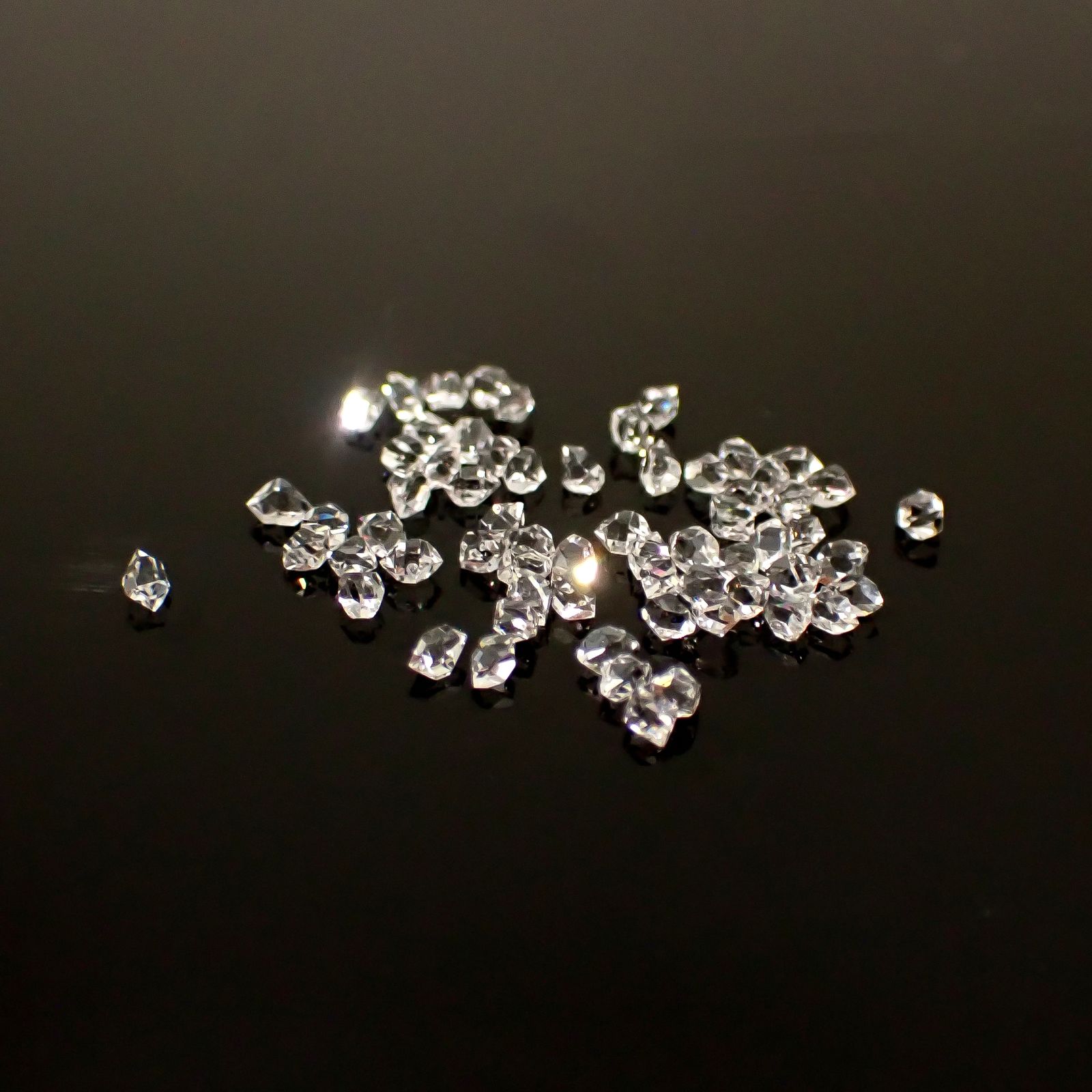 ◇メレセット◇ハーキマーダイヤモンド 原石 アメリカ・ニューヨーク州産 1.75ct / 1.7-2.5x1.2-1.7mm前後 [260231703]