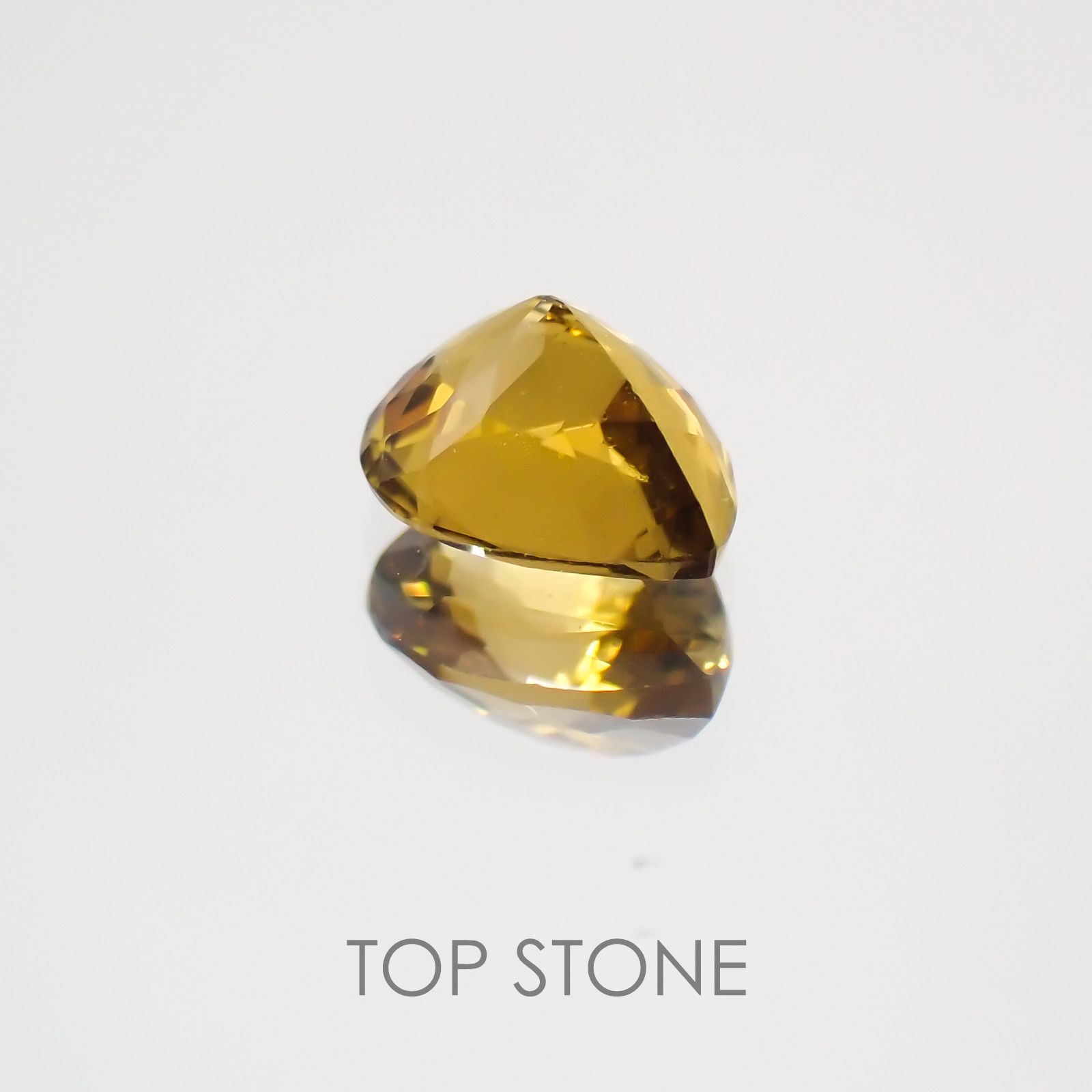 コンドロダイト パキスタン産 ルース 0.42ct ソーティング付き[21019593]5.4×4.4mm前後