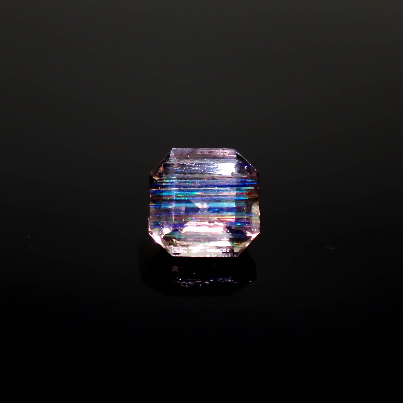 レインボースキャポライト ブラジル産 0.59ct[230320924]5.1x5mm前後