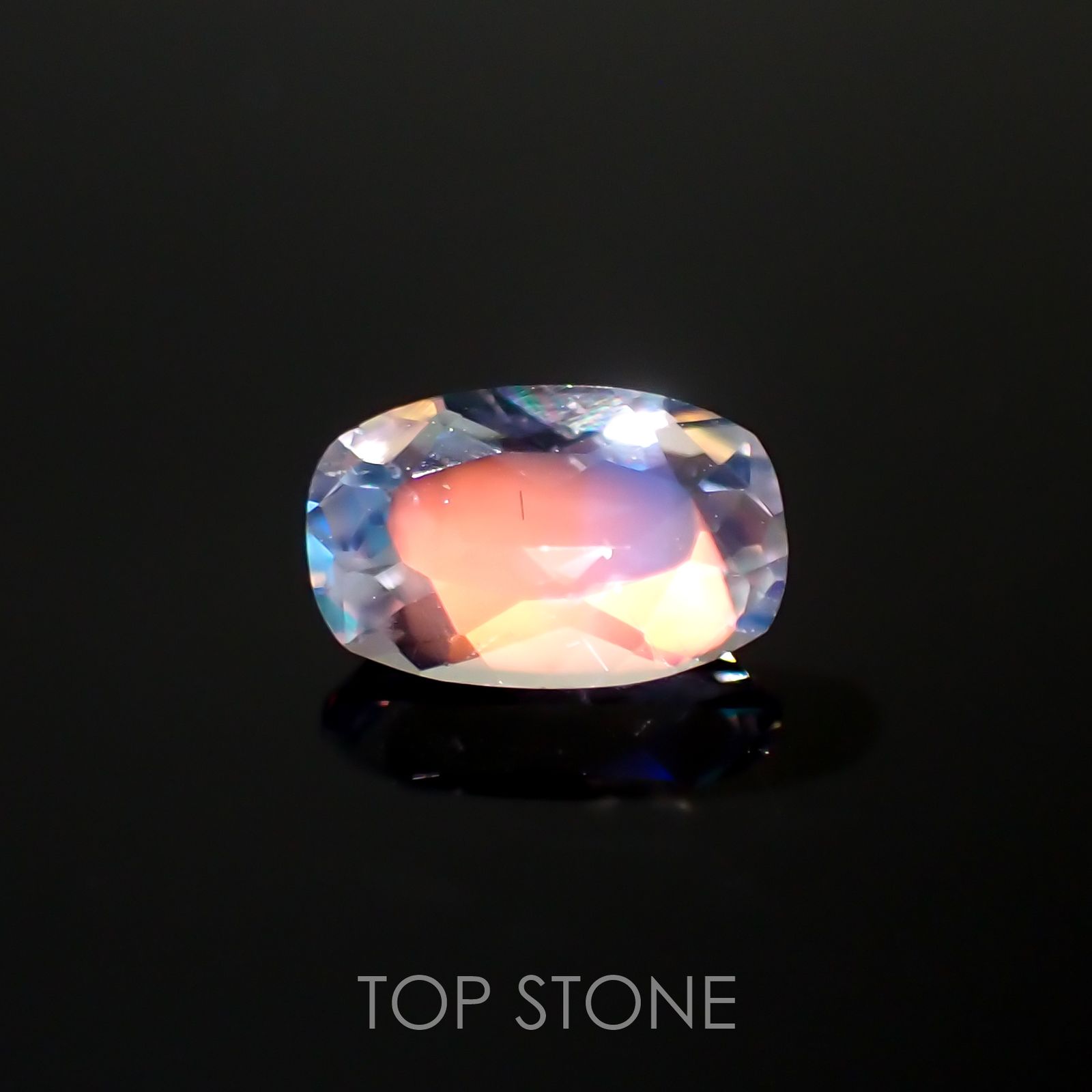 レインボームーンストーン(宝石名ラブラドライト)マダガスカル産 0.5ct 識別済[211113743]6.5x4.1mm前後