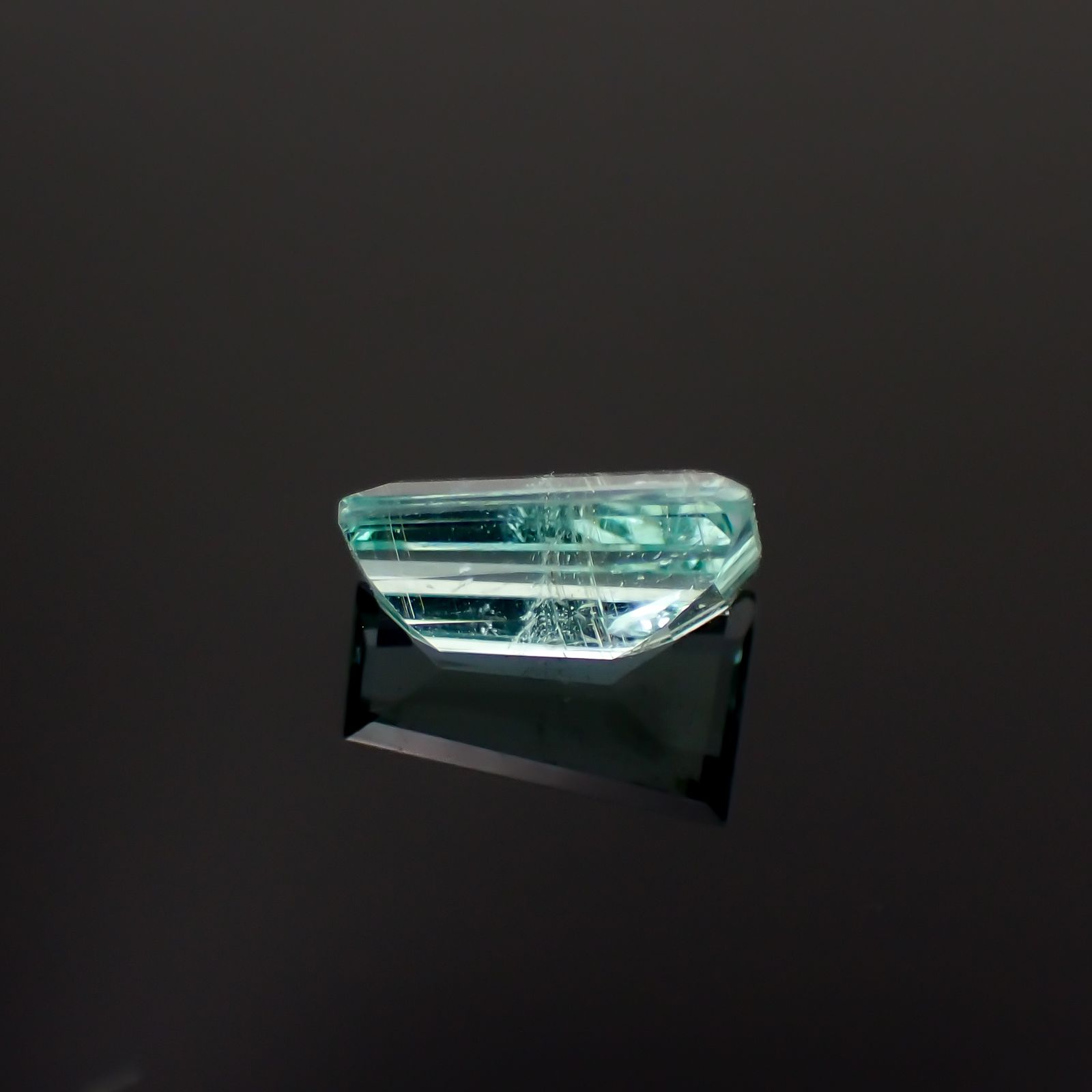 ◇カスタムカット◇パライバトルマリン(宝石名トルマリン/別名パライバ・トルマリン)モザンビーク産 1.17ct 識別済[230421882]8.3x4.9mm前後