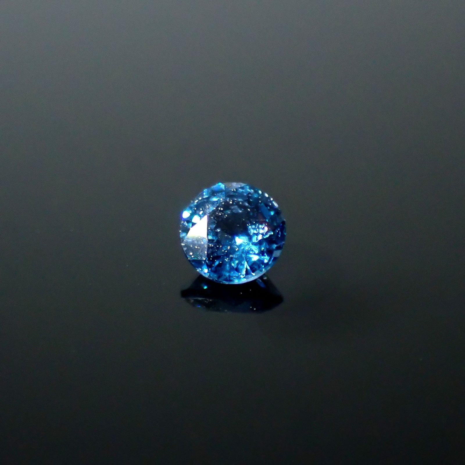ガーナイト ナイジェリア産 0.14ct / 2.9x2.9mm前後 [250730657]