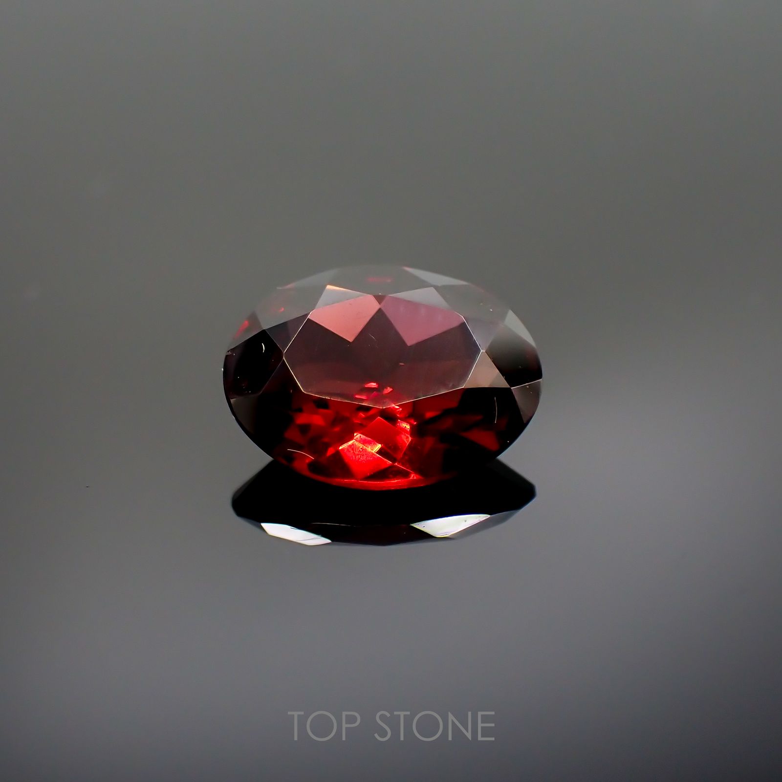 パイロープ アルマンディン ガーネット(宝石名パイロープ アルマンディン・ガーネット)ブラジル産 2.6ct 識別済[220113843]10.2x8mm前後