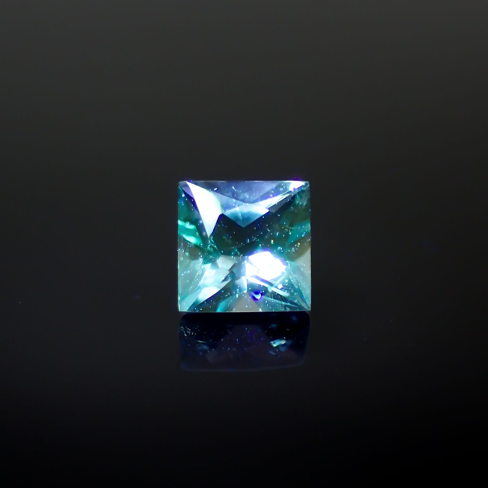 ◇プリンセスカット◇ブルーコーネルピン タンザニア産 0.34ct[231224500]3.9x3.9mm前後