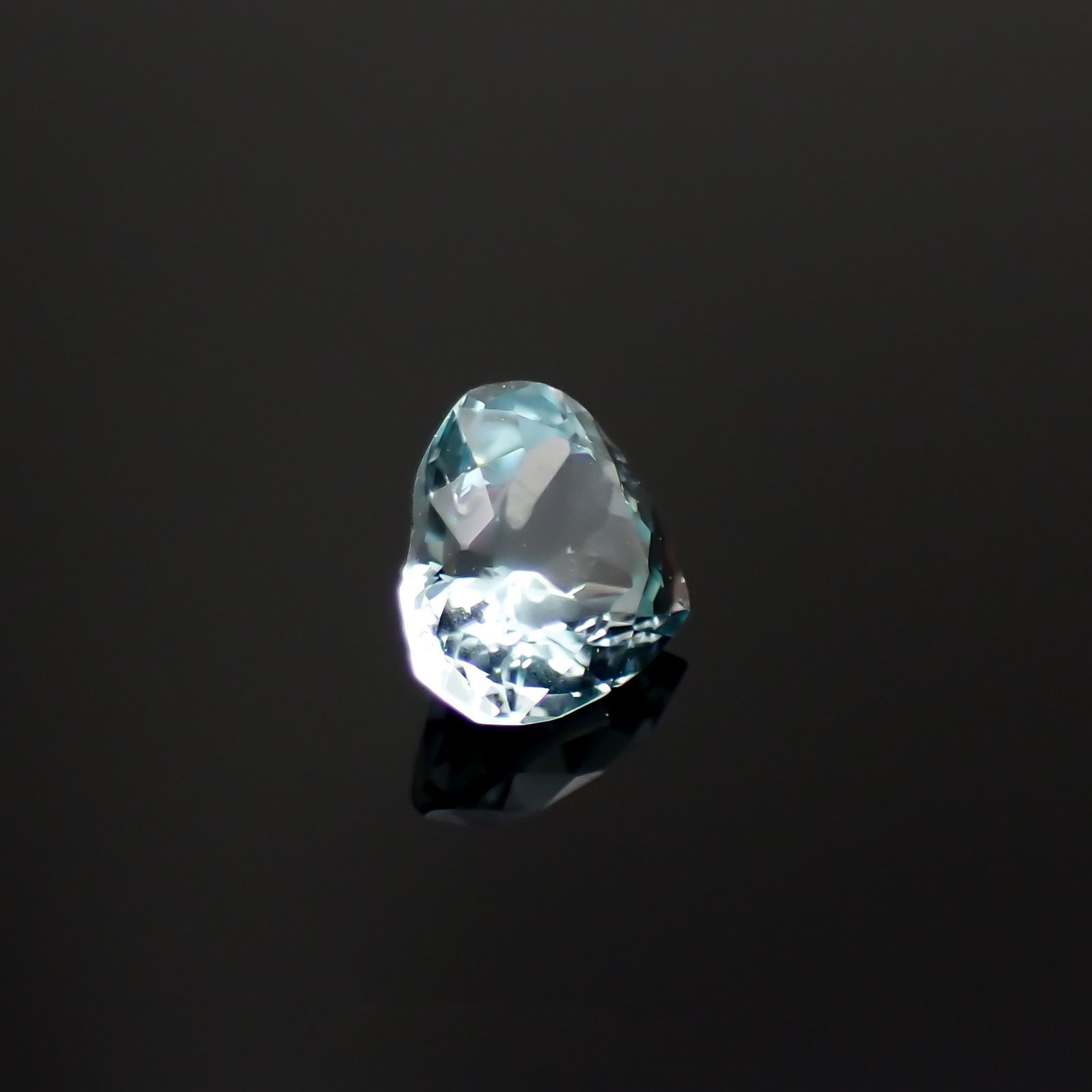 ユークレース(宝石名ブルー・ユークレース)コロンビア産 0.310ct ソ付(彩珠)[221018846]4.8x4.1mm前後
