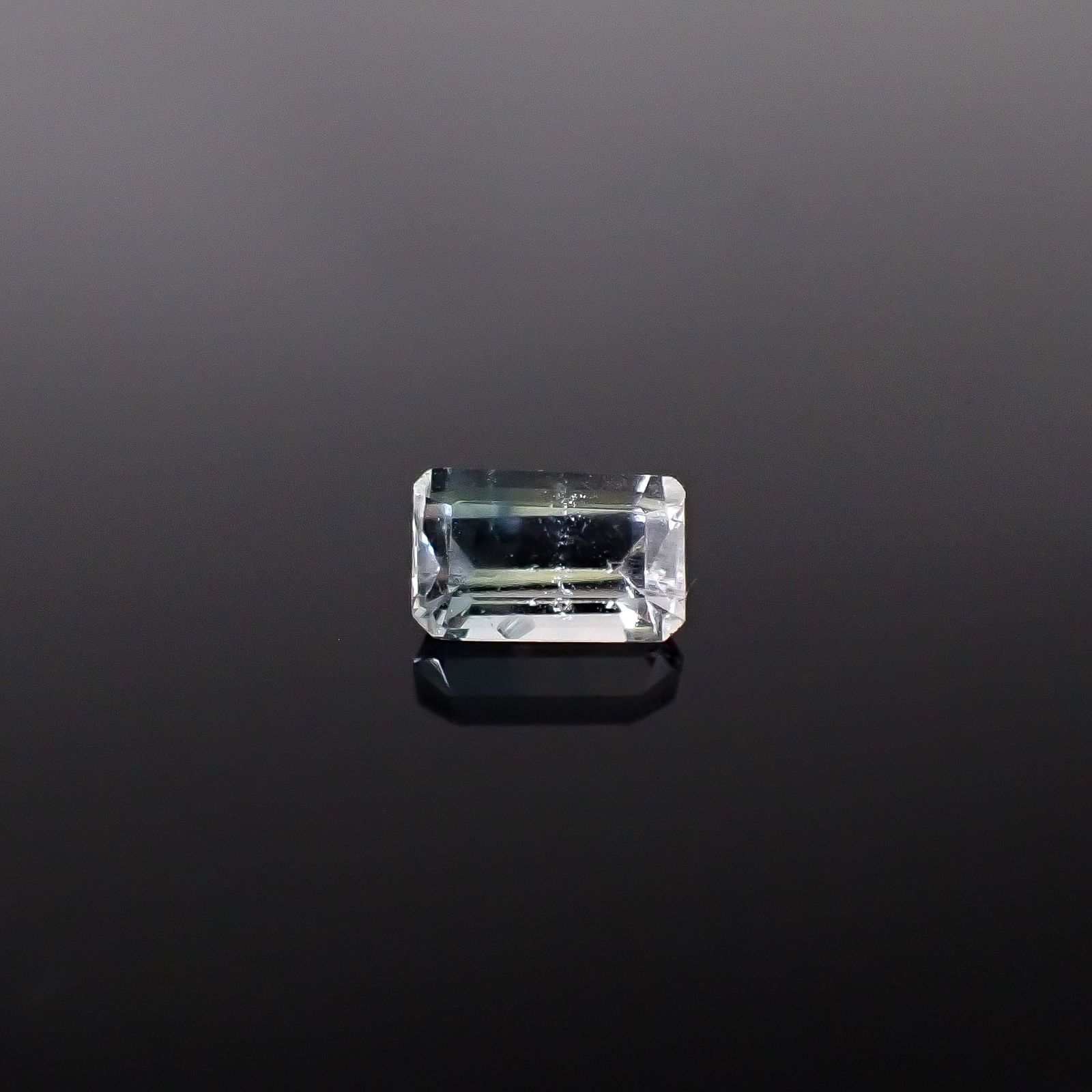 バイカラートパーズ 非加熱 ブラジル産 1.04ct / 7x4.4mm前後 [260331803]