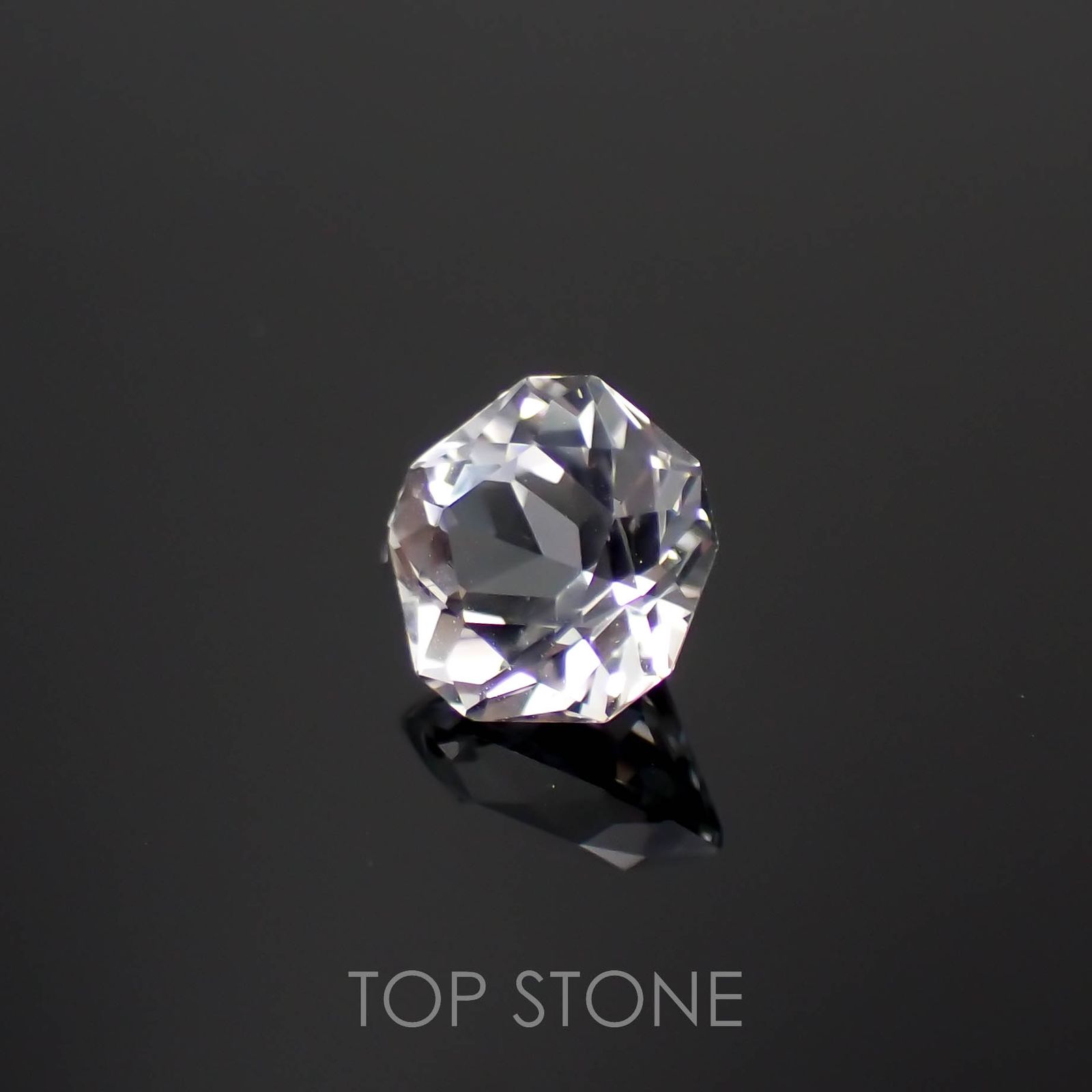 ◇カスタムカット◇ゴッシェナイト(宝石名ゴッシェナイト)ブラジル産 0.61ct 識別済[221219400]5.4x5.5mm前後