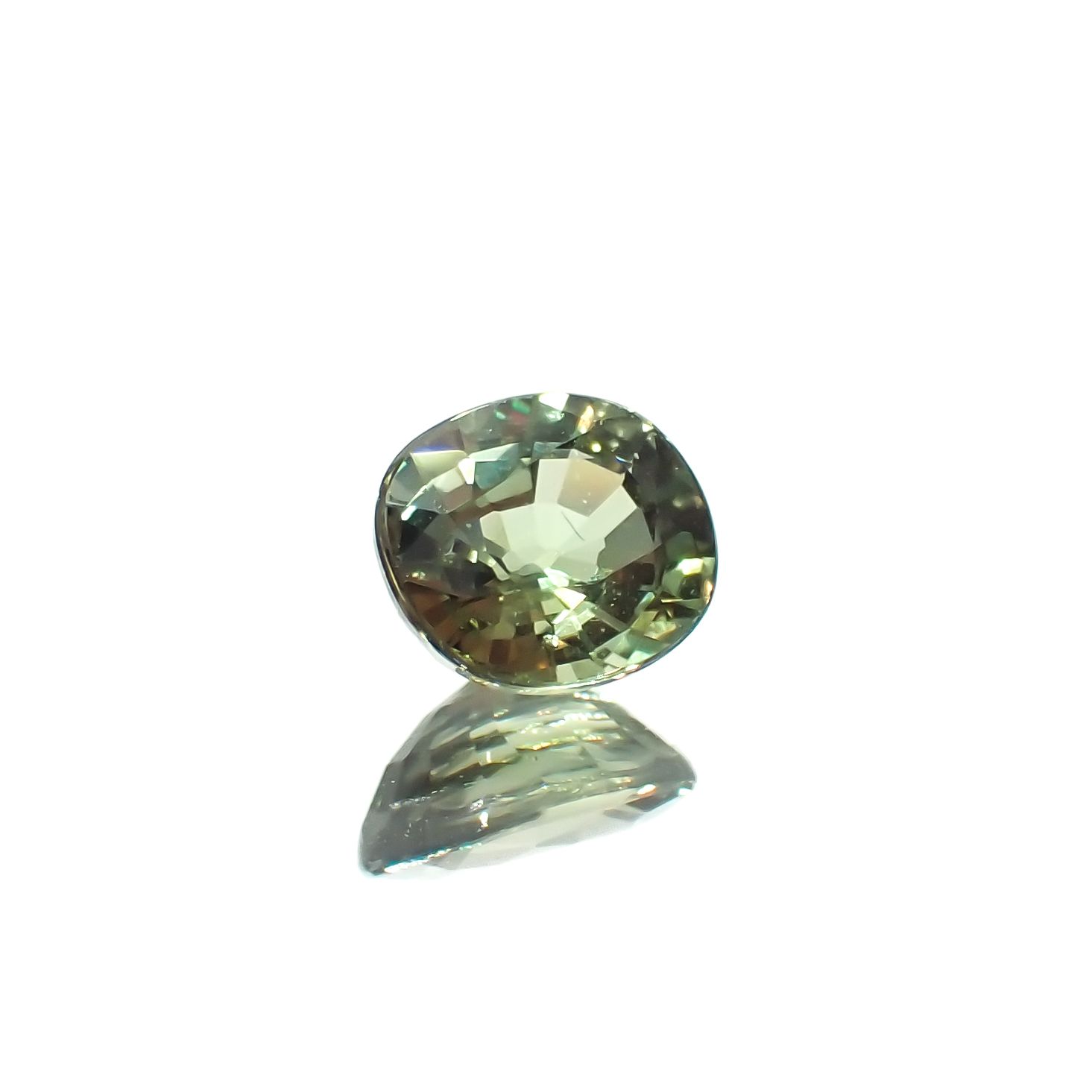 アレキサンドライト(宝石名アレキサンドライト)タンザニア産 0.37ct 識別済[230321351]4.5x3.8mm前後