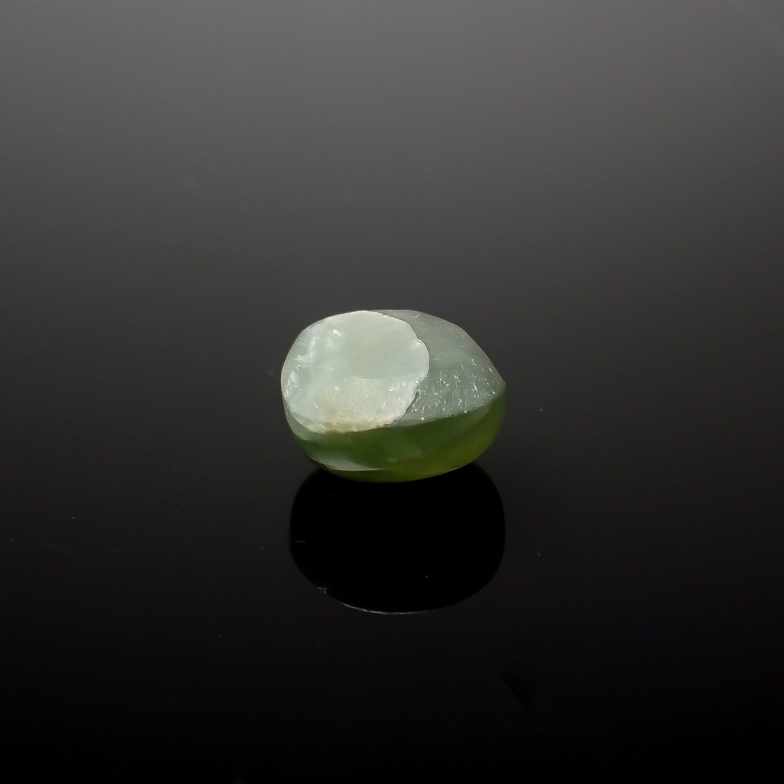 グリーンアパタイトキャッツアイ ブラジル産 4.47ct[240427179]9.2x9.2mm前後