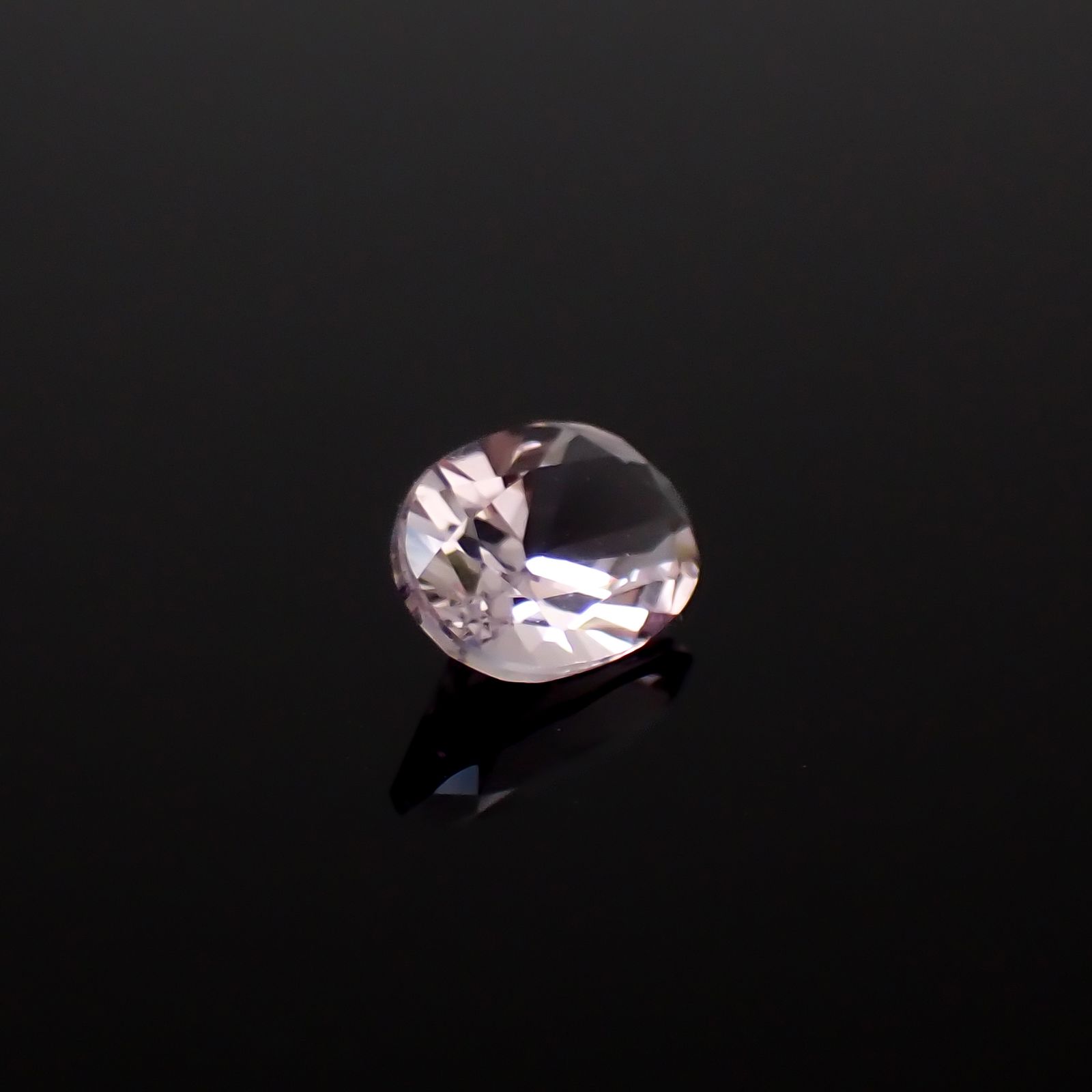 マリアライト(宝石名スキャポライト)スリランカ産 0.75ct 識別済[250330051]7.4x5mm前後