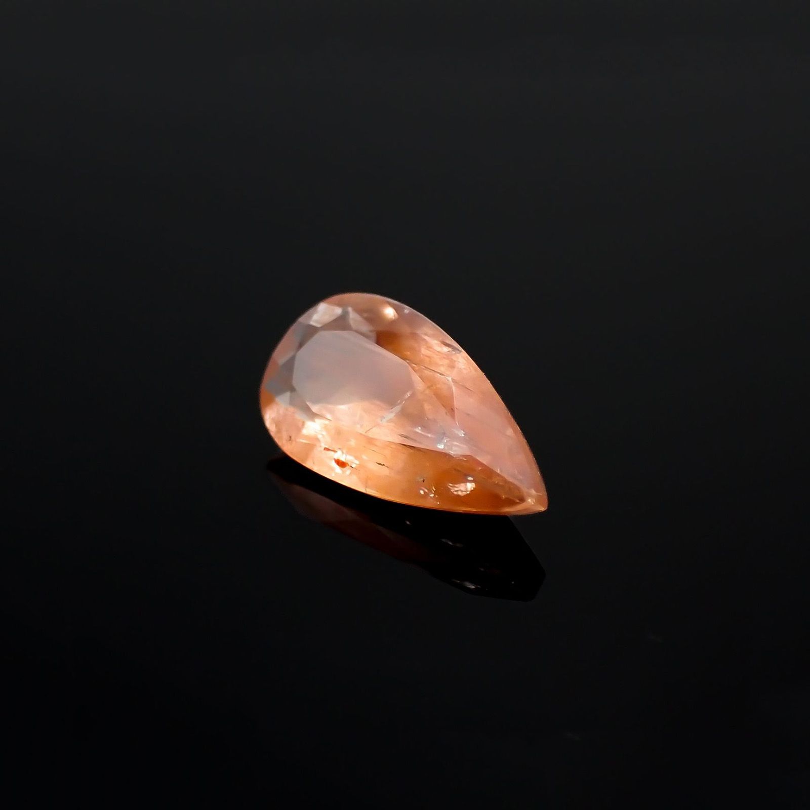 サンストーンスキャポライト(宝石名シーン・スキャポライト)タンザニア産 識別済 2.13ct / 13.2x7mm前後 [221219273]