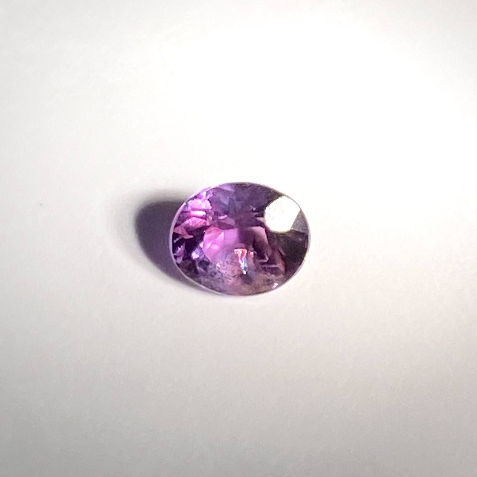 アレキサンドライト(宝石名アレキサンドライト) ブラジル産 0.353ct ソ付(彩珠)[20052705]4.7×4mm前後