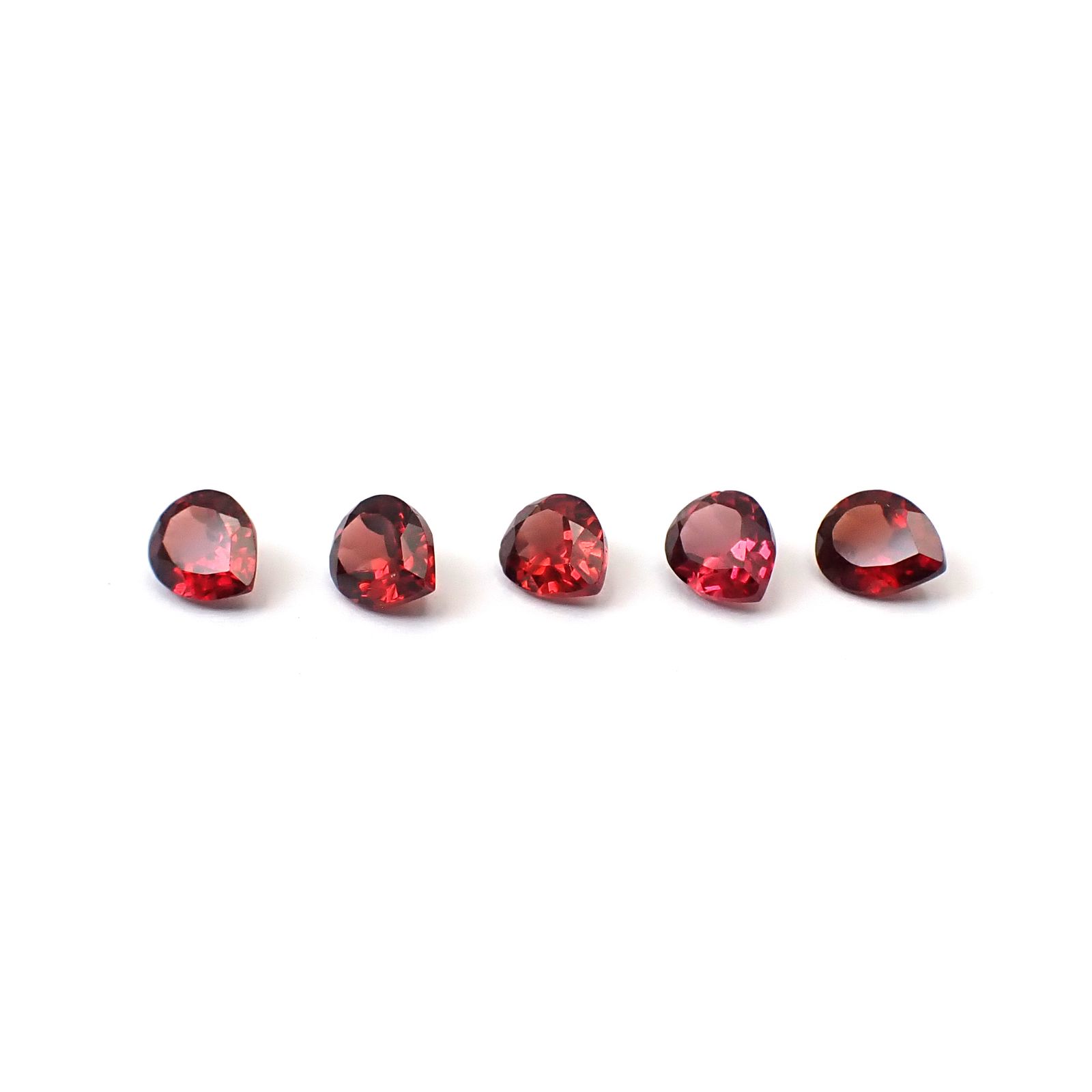 ◇ランダムセレクト◇パイロープアルマンディンガーネット モザンビーク産 約0.35ct / 5x4mm前後 [260532210-PAC]