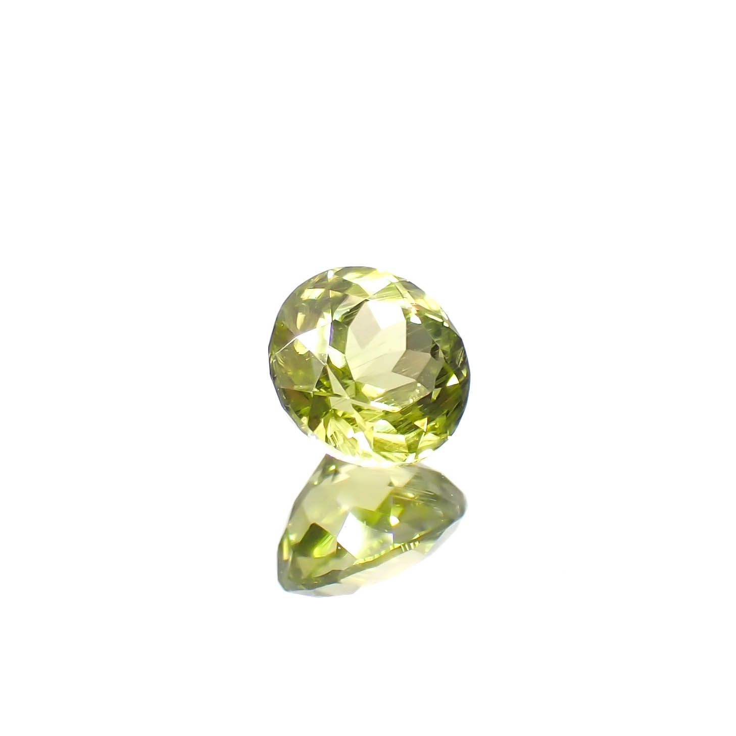 パラサイティックペリドット 採取地：インドネシア・ジェパラ 0.43ct [250730746]4.5x4.5mm前後