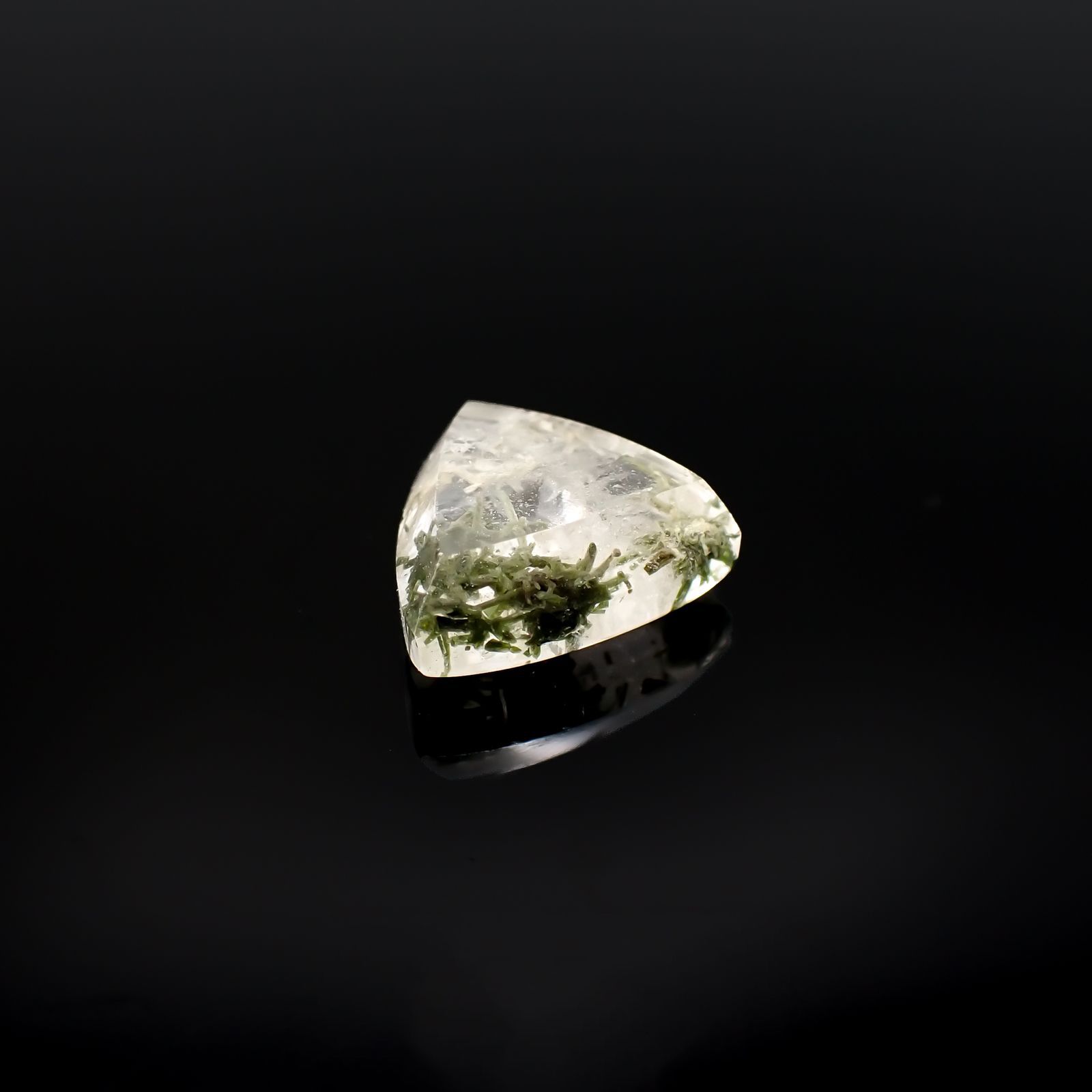 ヘデンベルジャイトインクォーツ インドネシア産 3.83ct [220917830]10.5x11.2mm前後