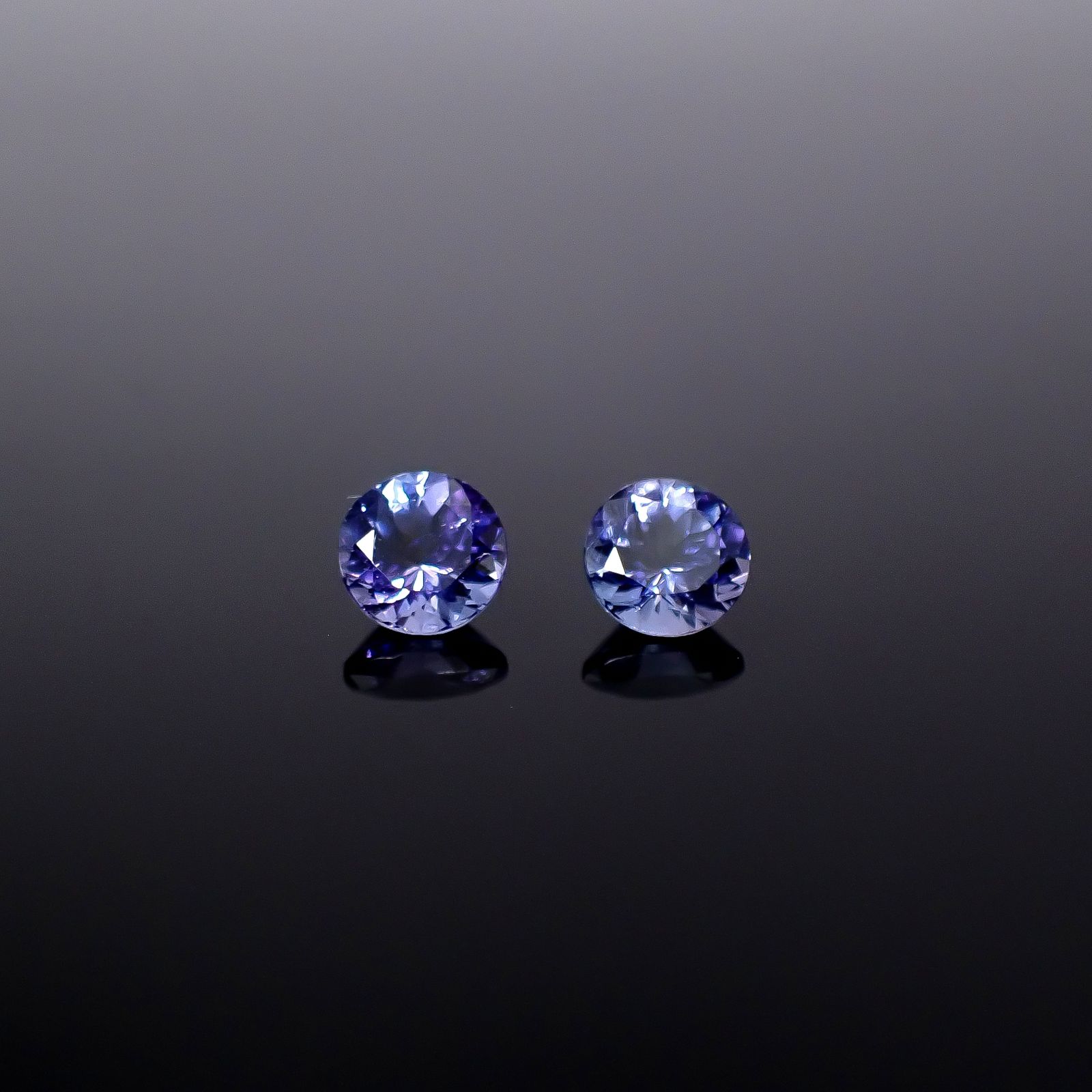 ◇ペアセット◇タンザナイト(宝石名タンザナイト)タンザニア産 識別済 1.03ct(2pcs合計) / 5.0-5.1x5.0-5.1mm前後 [251231480]