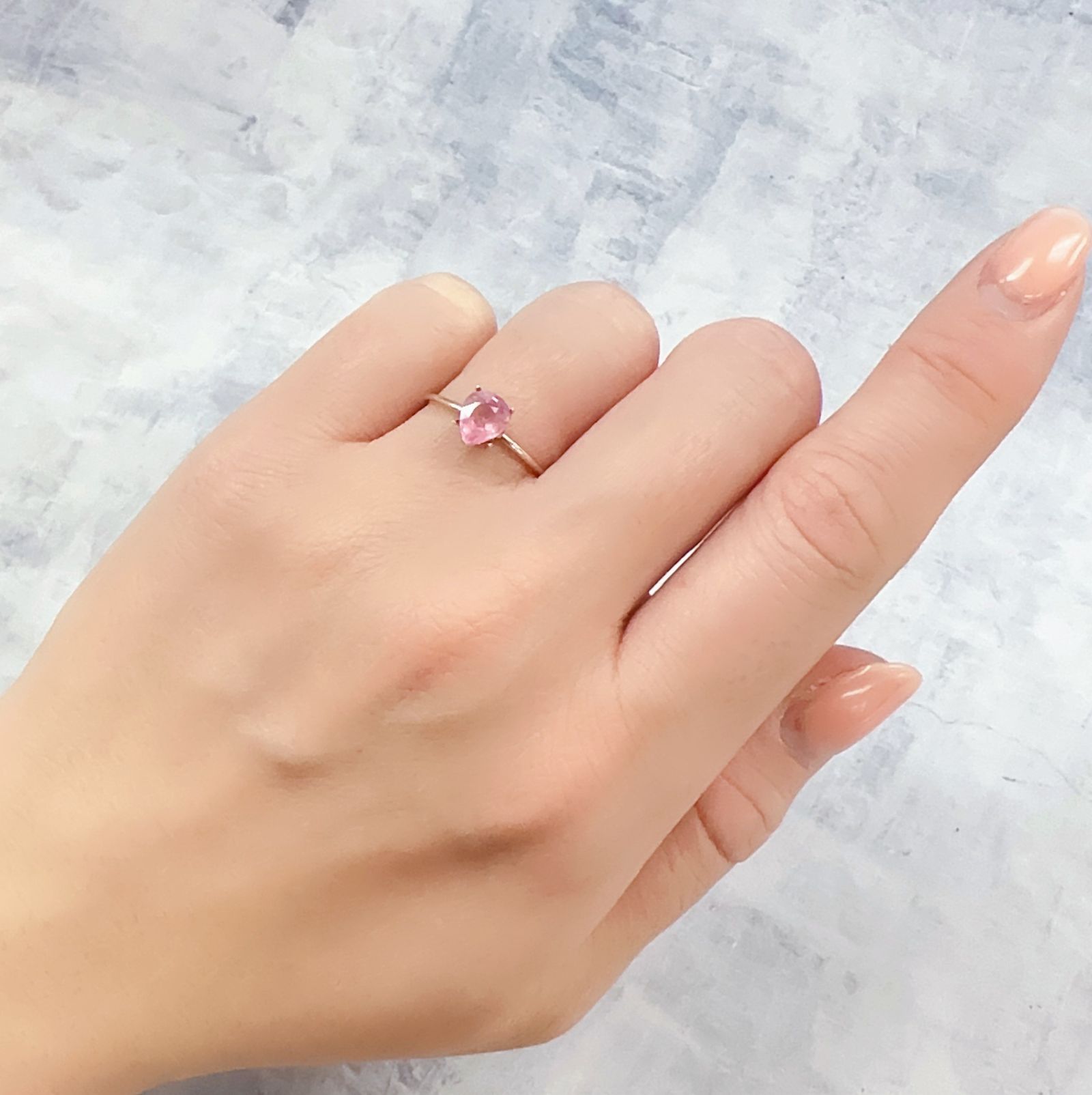 シルキーピンクスピネル(宝石名ピンク・スピネル)タンザニア産 0.95ct 識別済[230120247]6.7x5.5mm前後