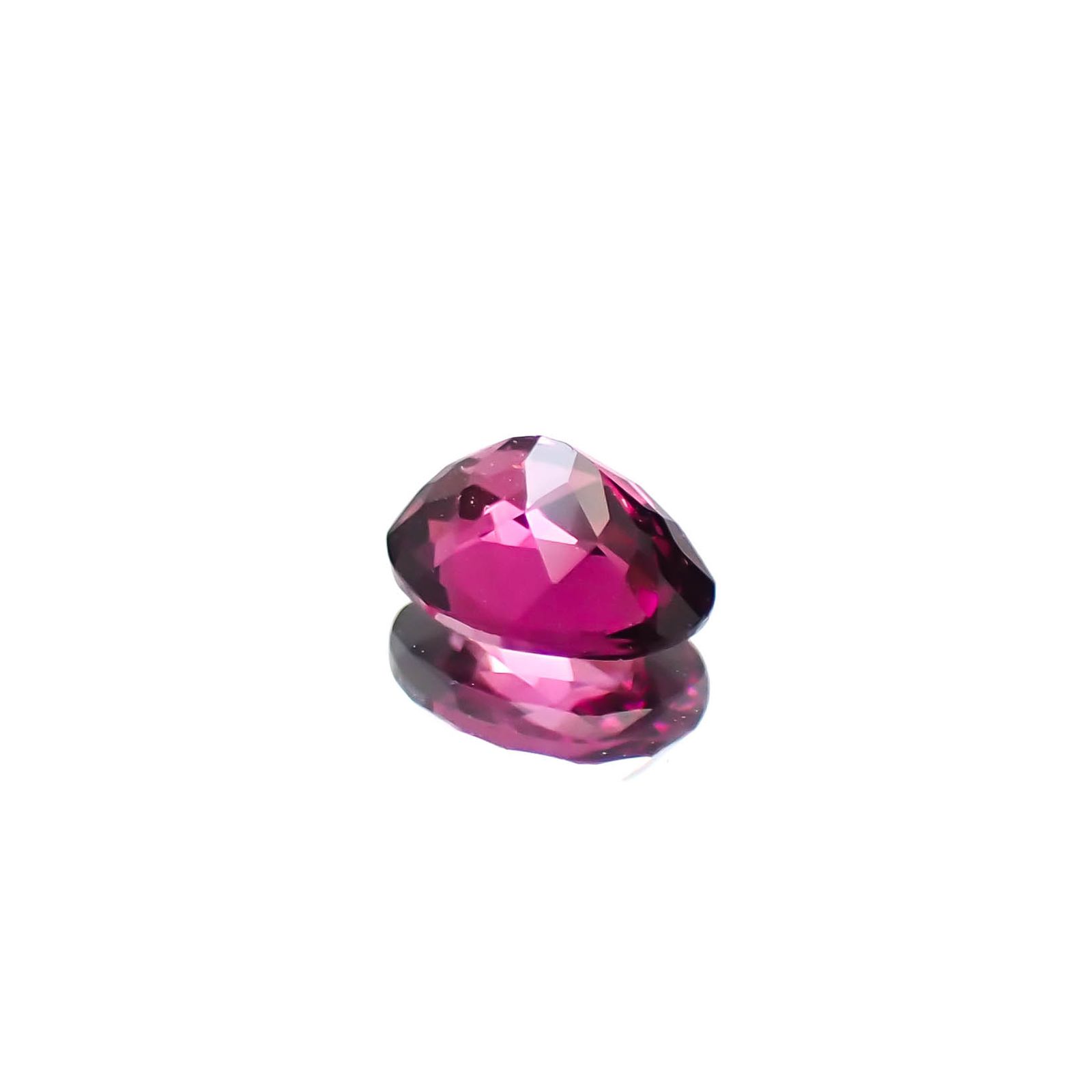 ロードライトガーネット(宝石名ガーネット)ブラジル産 0.64ct 識別済[250530371]6x4.5mm前後
