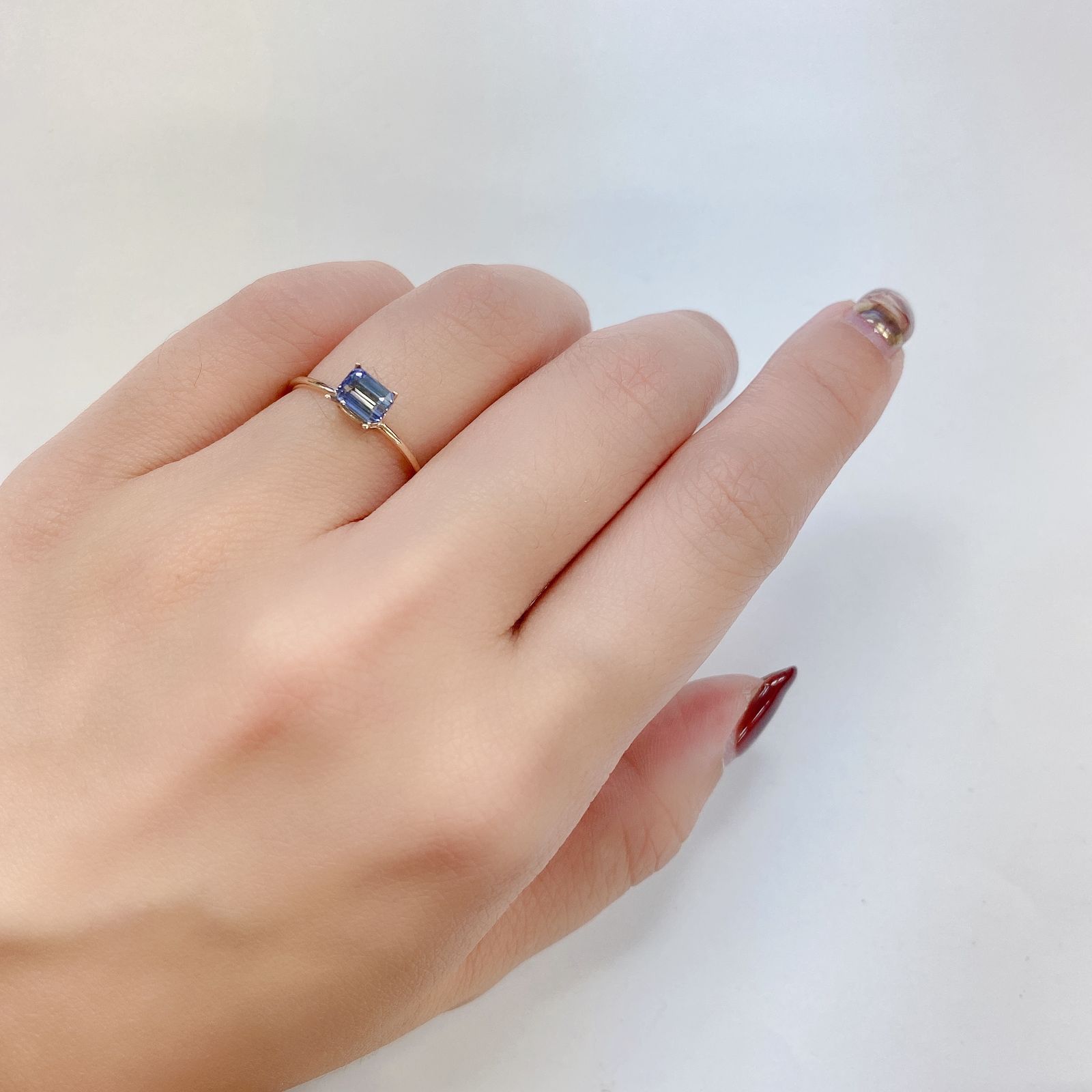 パーティカラータンザナイト(宝石名パーティカラード・ゾイサイト) タンザニア産 0.548ct ソ付(彩珠)[210711842]5.2×3.9mm前後