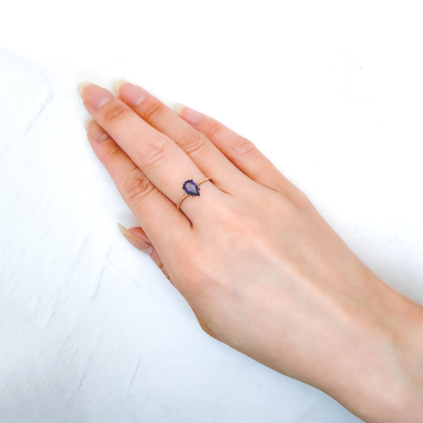 アイオライトサンストーン インド/ブラジル産 0.63ct / 7.9x4.9mm前後 [260932631]