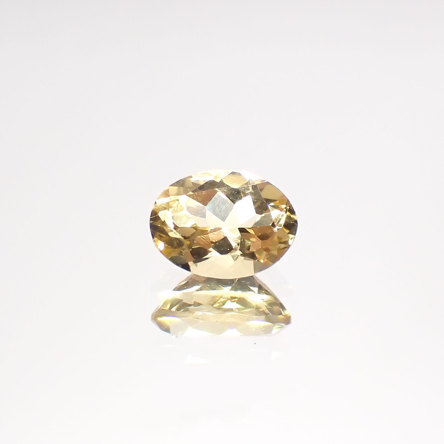 イエローベリル(宝石名イエロー・ベリル)ブラジル産 0.74ct 識別済[220515859]6.8x5.1mm前後