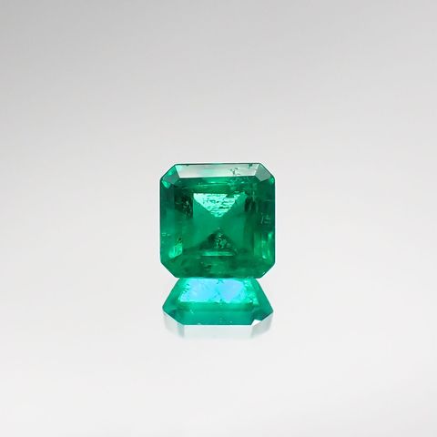 エメラルド(宝石名エメラルド) コロンビア産 0.714ct ソ付(彩珠)[210711709]5.3×5.2mm前後