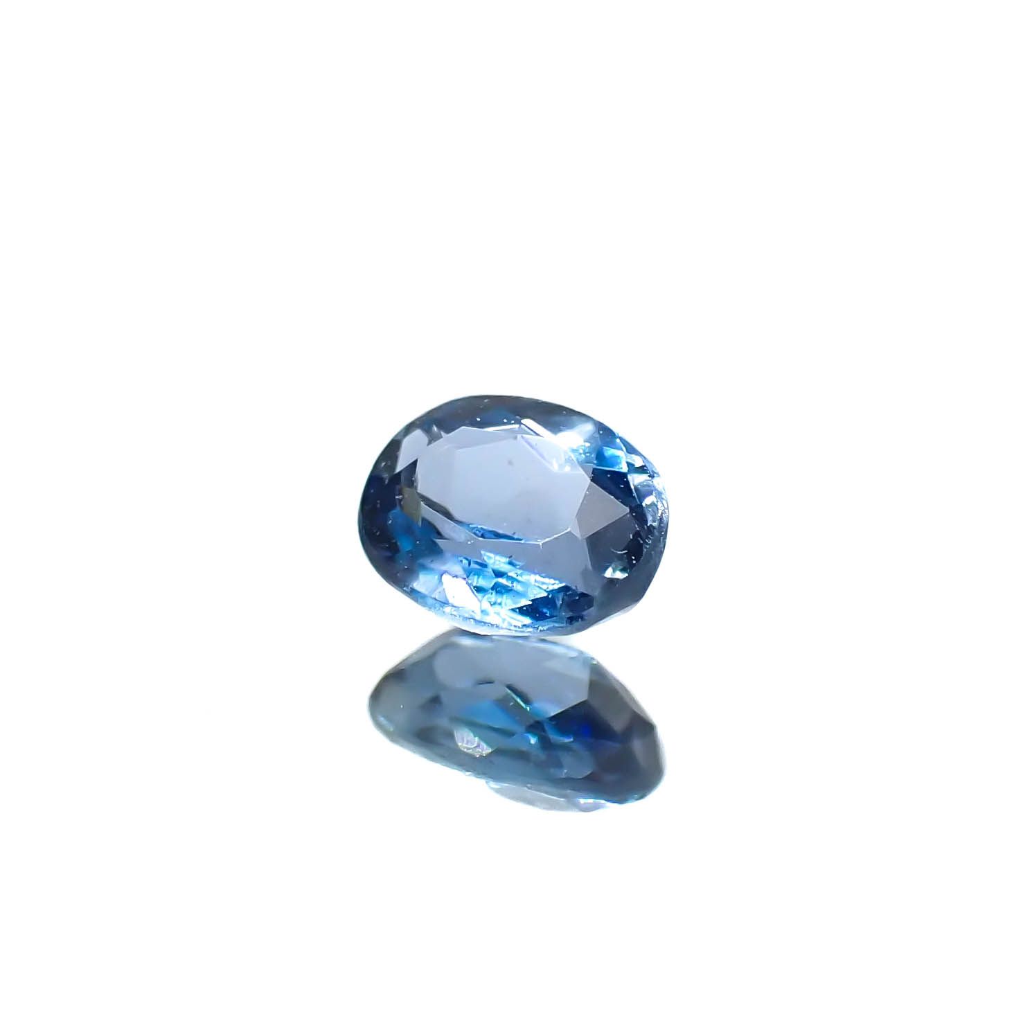 タトゥーアクアマリン ブラジル・ミナスジェライス州タトゥー鉱山産 0.22ct[240226072]4.3x3.4mm前後
