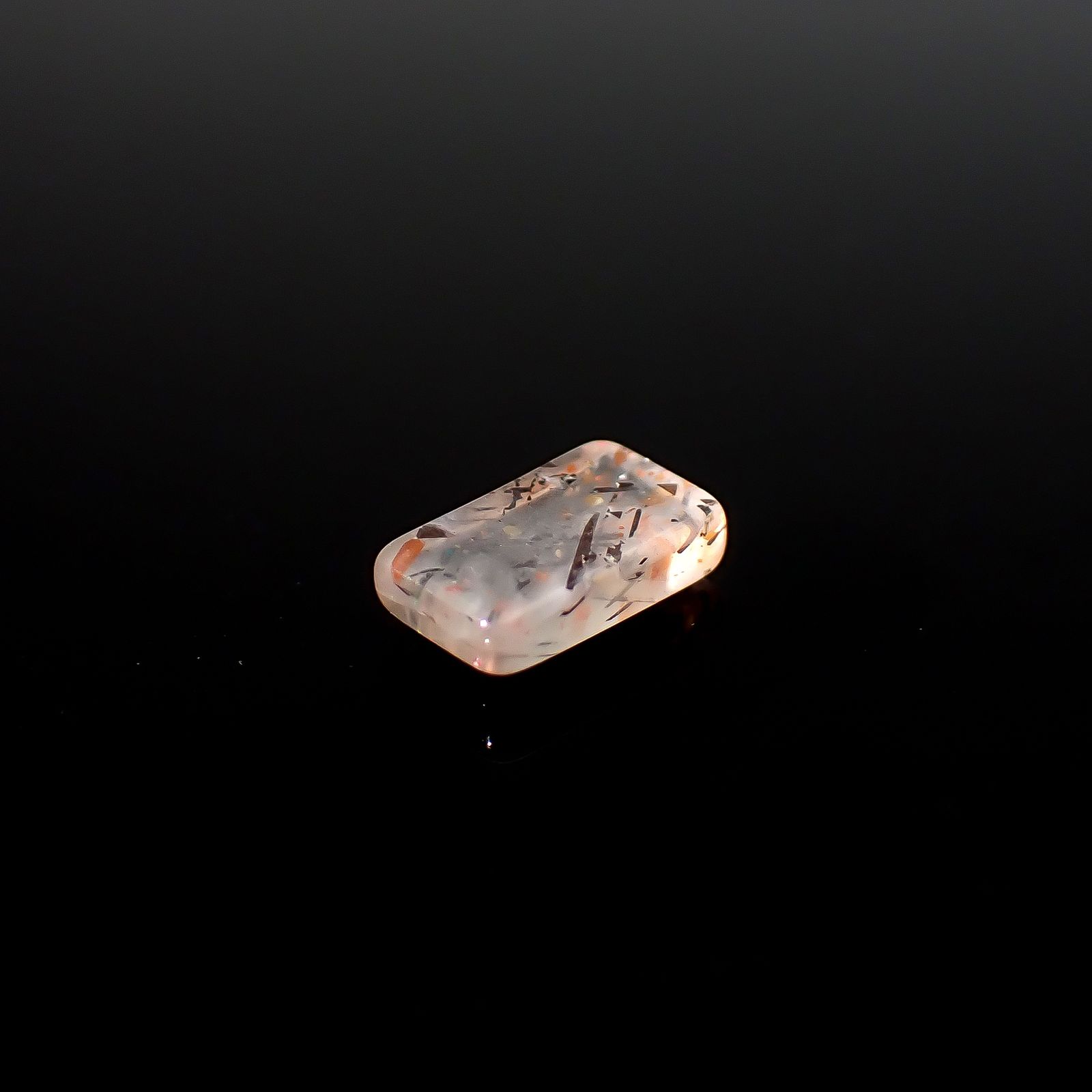 レインボーラティスサンストーン オーストラリア産 0.76ct / 7.5x4.2mm前後 [260632533]