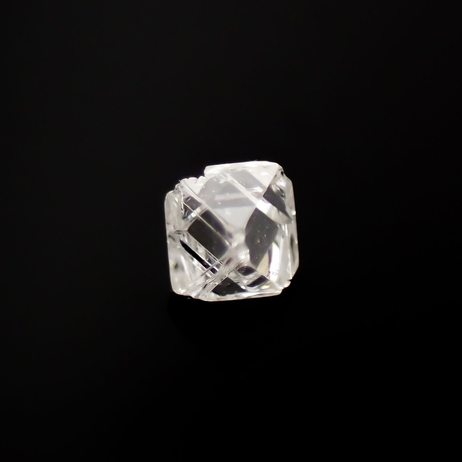 ソーヤブルダイヤモンド 原石 ロシア産 0.087ct[221219190]2.5x2.6mm前後