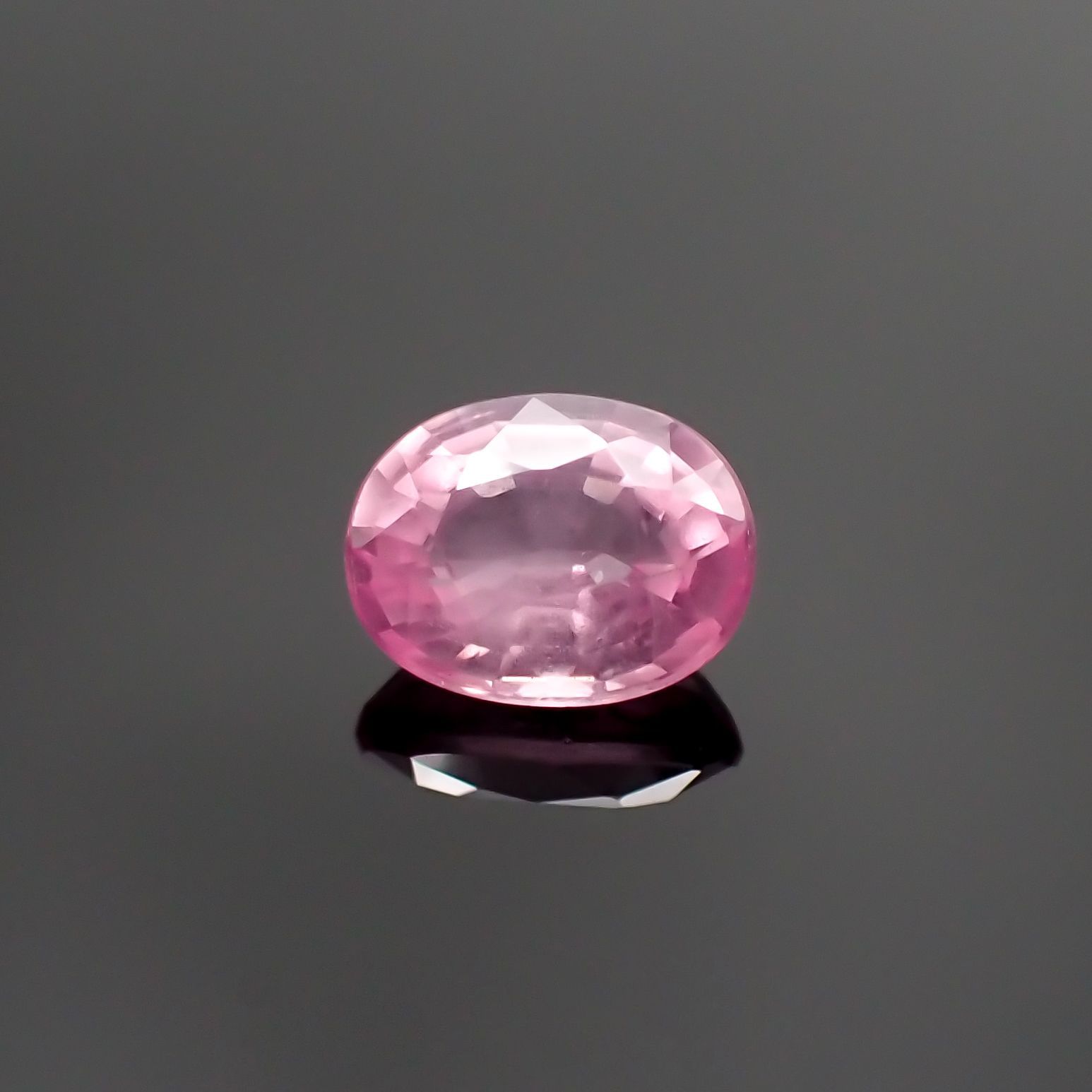 シルキーピンクスピネル(宝石名ピンク・スピネル) タンザニア産 0.74ct 識別済[240212893]6.1×4.8mm前後