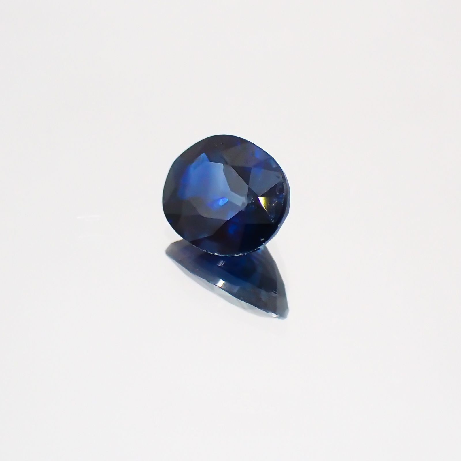 サファイア(宝石名サファイア)マダガスカル/スリランカ産 0.67ct 識別済[231124319]6.2x4.7mm前後