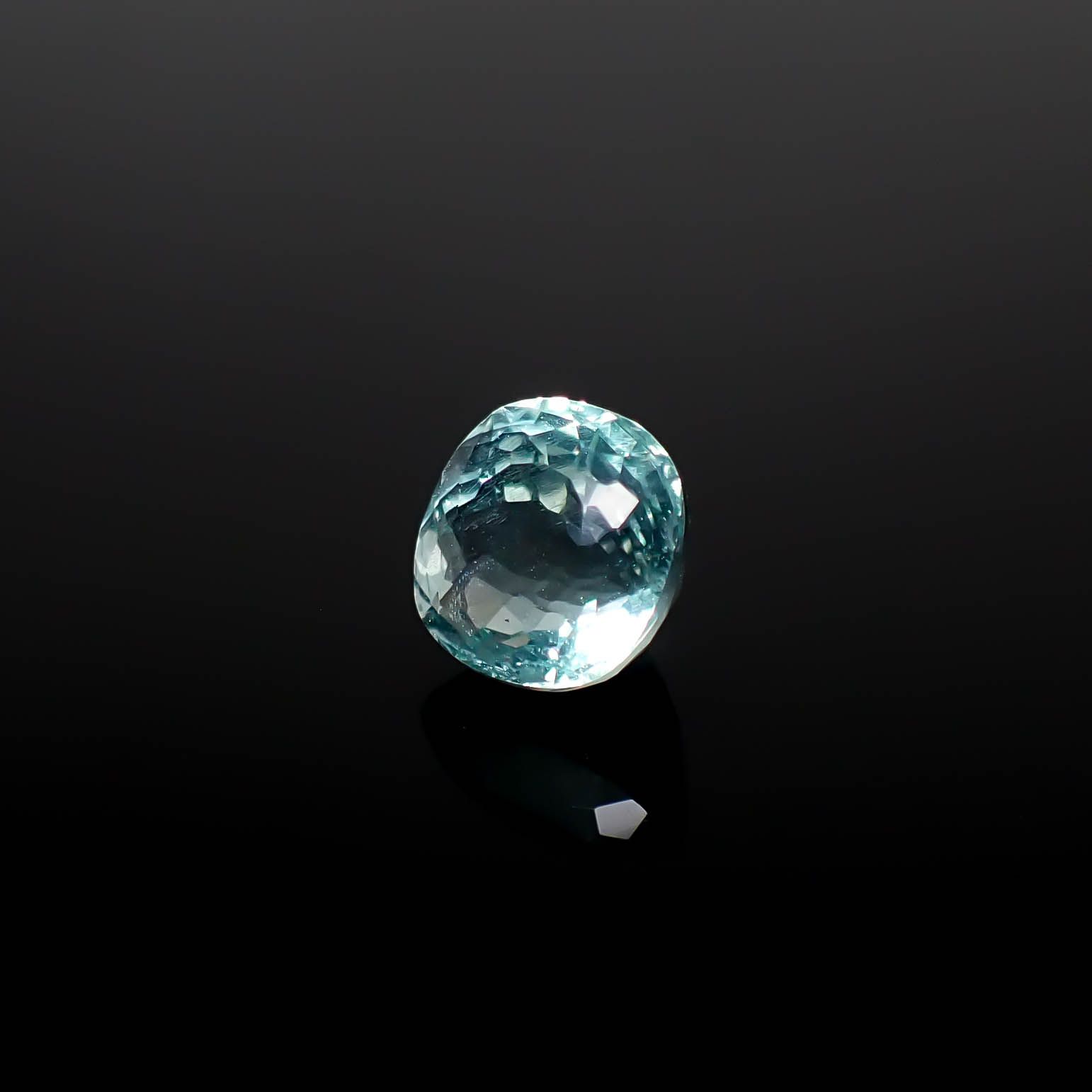 フローライト フルオレッセンス ジンバブエ産 1.93ct [250630512]7x6.9mm前後