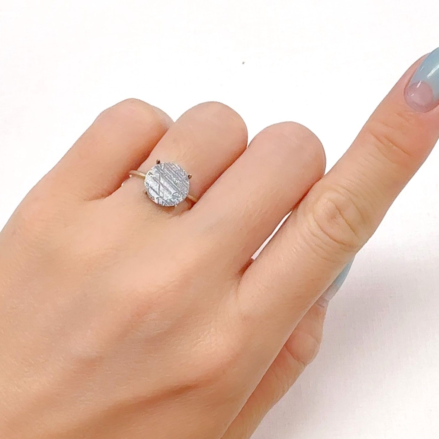 アルタイ隕石 発見地:中国 1.58ct[240125577]9.9x9.9mm前後