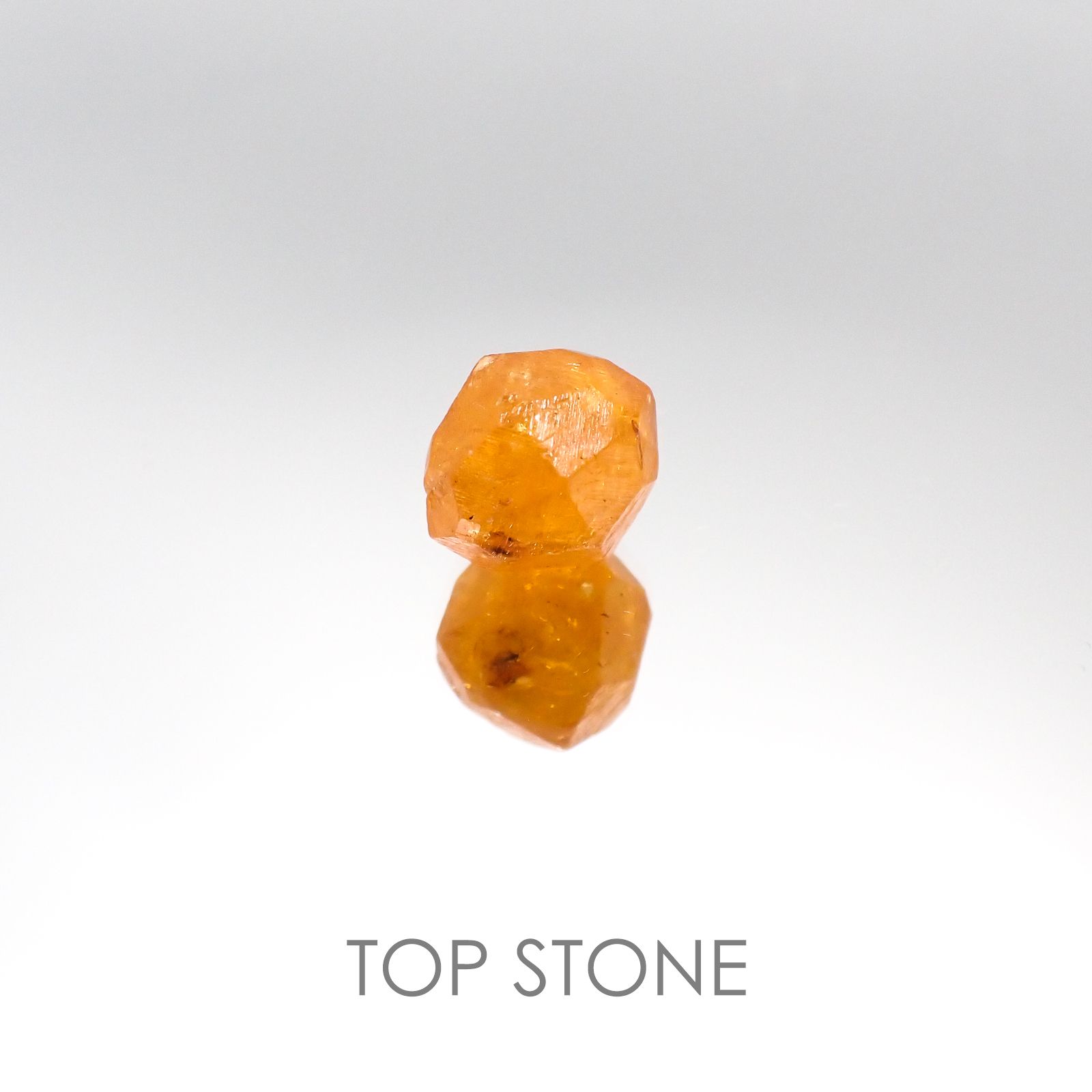 スペサルティンガーネット マンダリンオレンジカラー(宝石名ガーネット) タンザニア産 原石・結晶 6.21ct 識別済[20095395]9.7×9mm前後