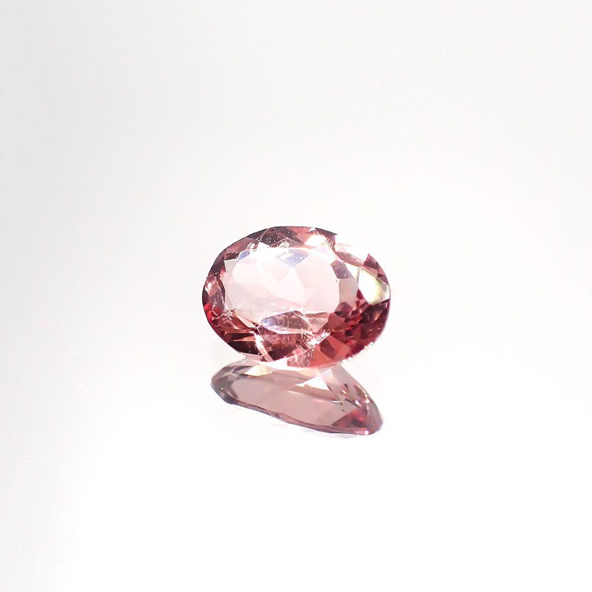 ピンクアパタイト(宝石名アパタイト) ブラジル産 0.93ct 識別済[240213006]7.5×5.7mm前後