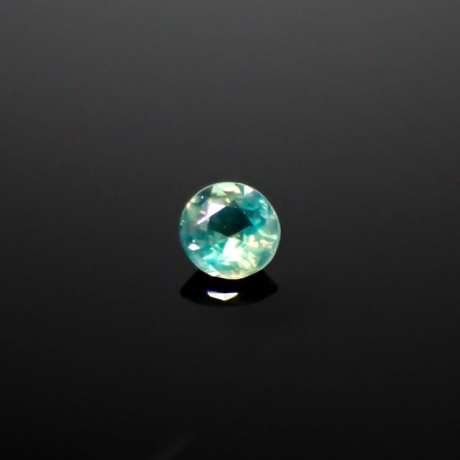 アレキサンドライト ブラジル産/EmeraldMains社製 0.070ct[240527628]2.7x2.7mm前後