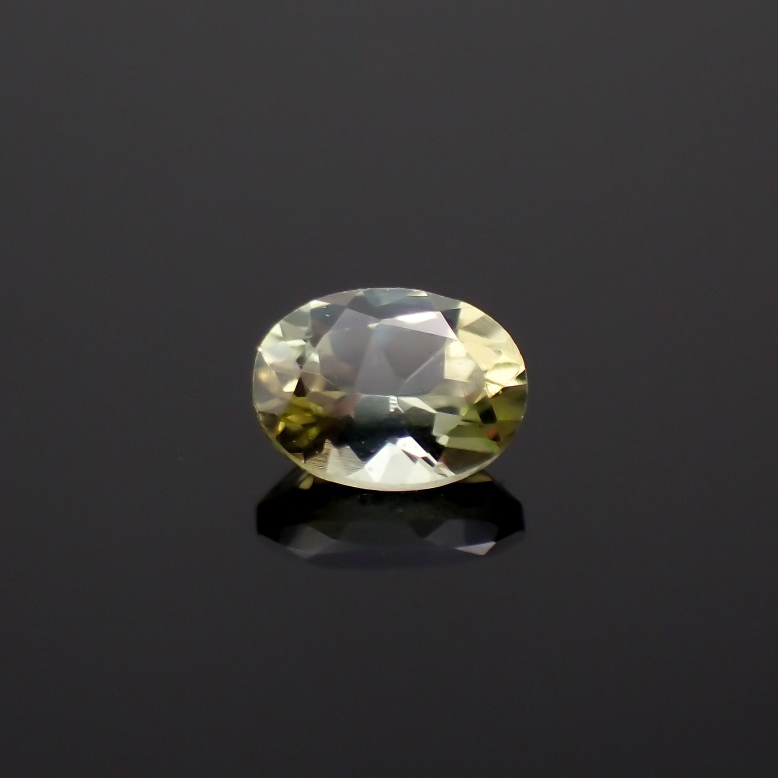 モンタナサファイア(宝石名サファイア)アメリカ・モンタナ州産 0.21ct 識別済[230321281]3.9x2.9mm前後