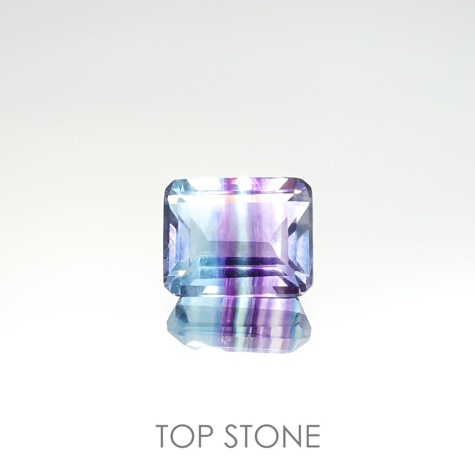 パーティカラーフローライト(宝石名フルオライト)ブラジル産 4.45ct 識別済[220115095]10.2x8.1mm前後