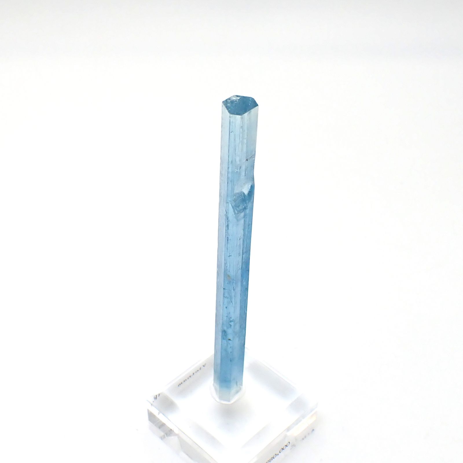 アクアマリン柱状結晶原石 ベトナム産 アクリル台座付き 88.87ct(17.77g) / 7.4x9.7x108.7mm前後 [260632331]