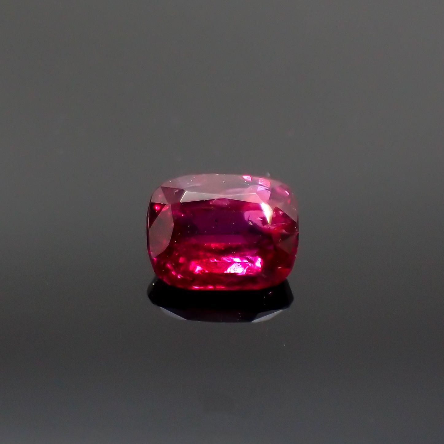 ルビー 非加熱(宝石名ルビー) マダガスカル産 0.45ct 識別済[210711737]4.8×3.7mm前後